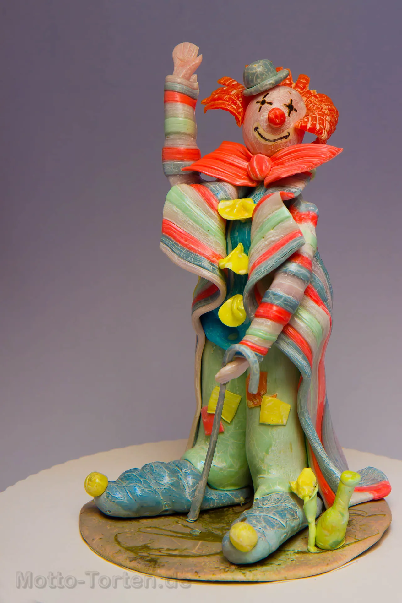 Clownfigur aus geblasenem und gezogenem Zucker, durchscheinend und glänzend