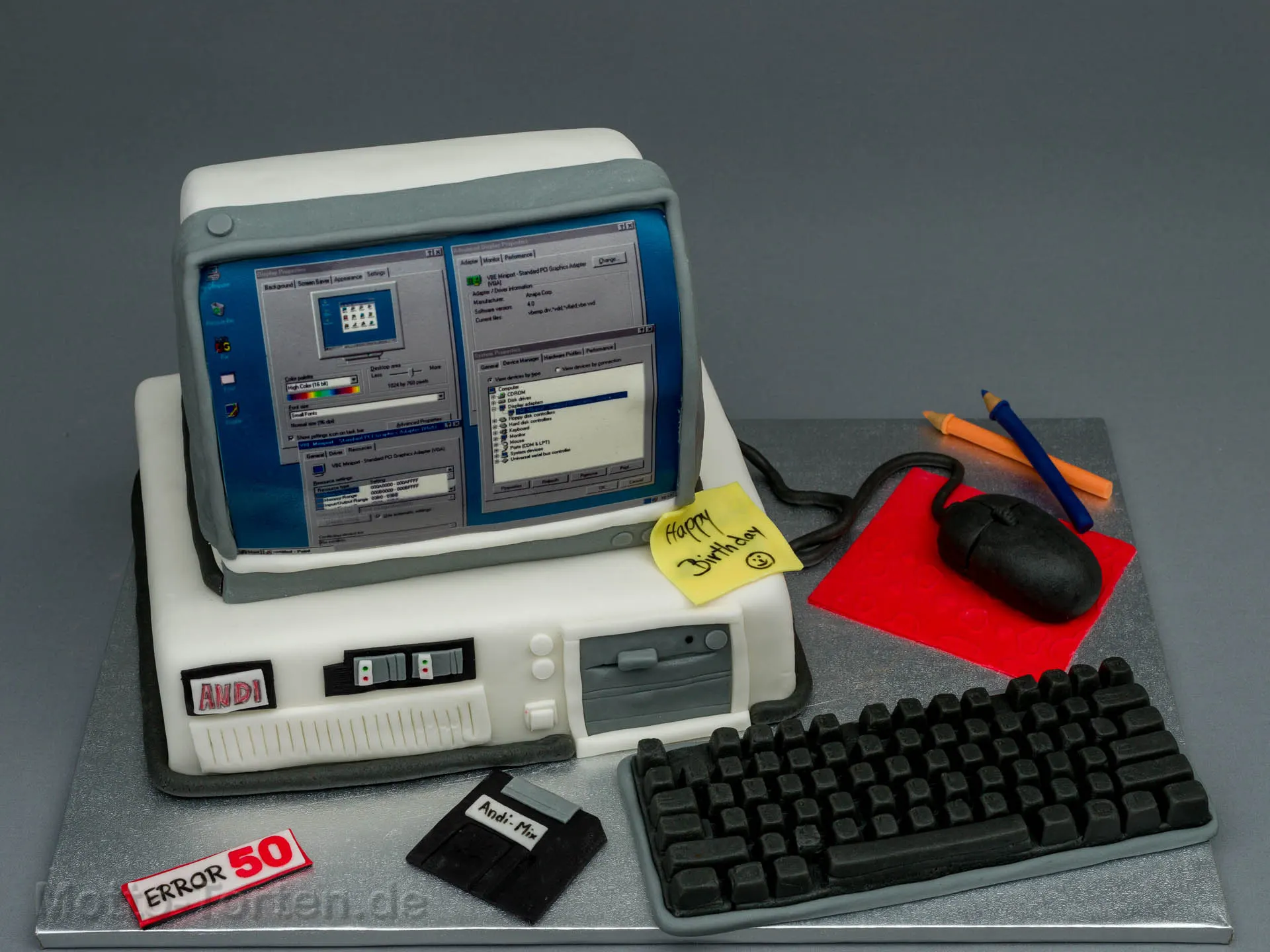 Firmentorte in Form eines Computers