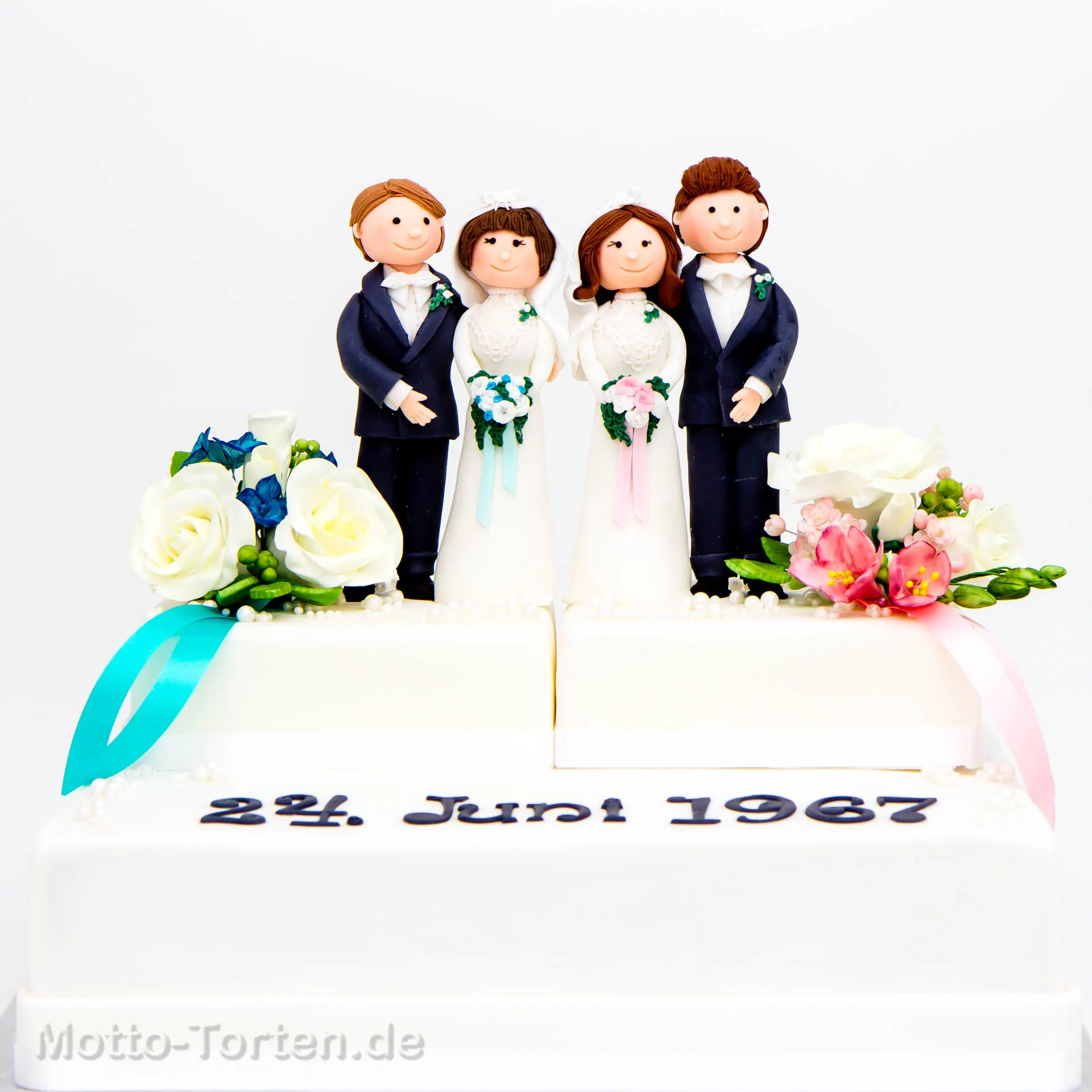 Doppelte Hochzeitstorte mit feinem Blütendekor