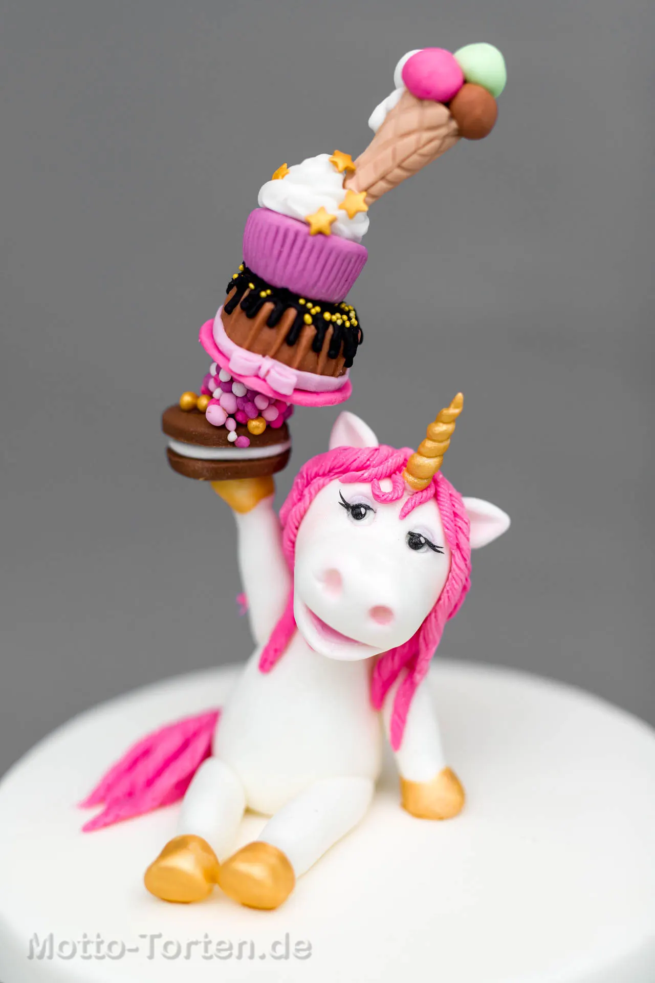 Handmodellierte Einhorn-Figur aus Fondant