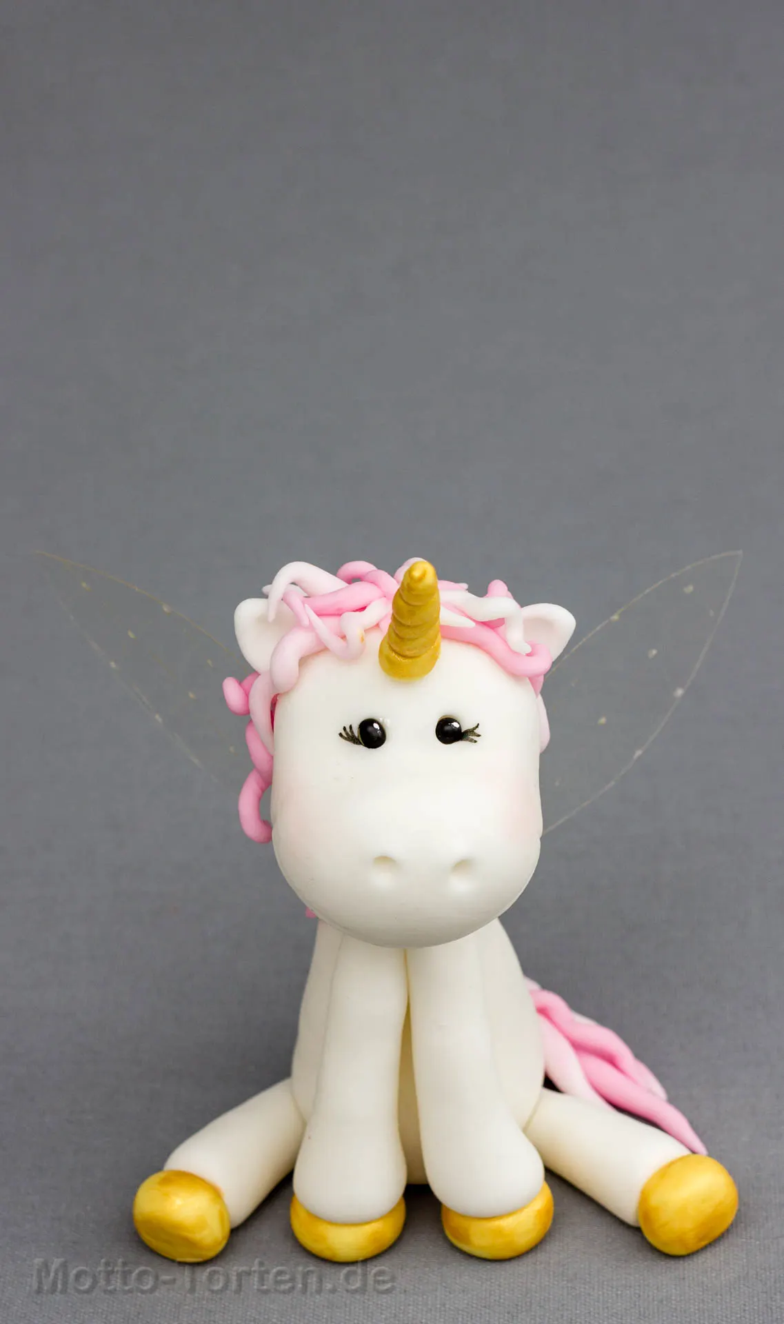 Handmodellierte Einhorn-Figur aus Fondant
