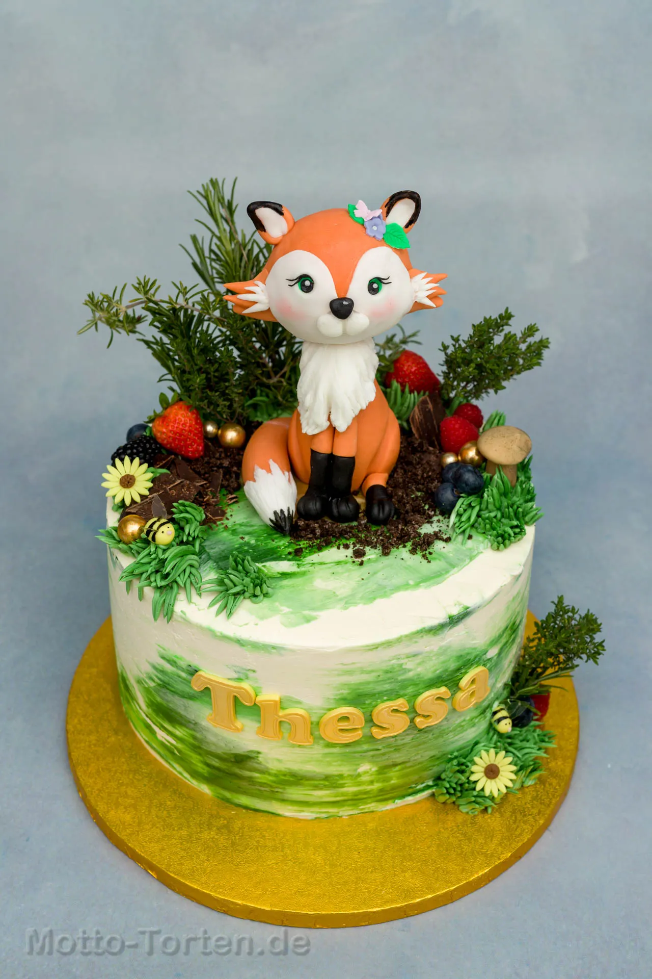 Buttercremetorte mit modelliertem Fuchs zur Geburt