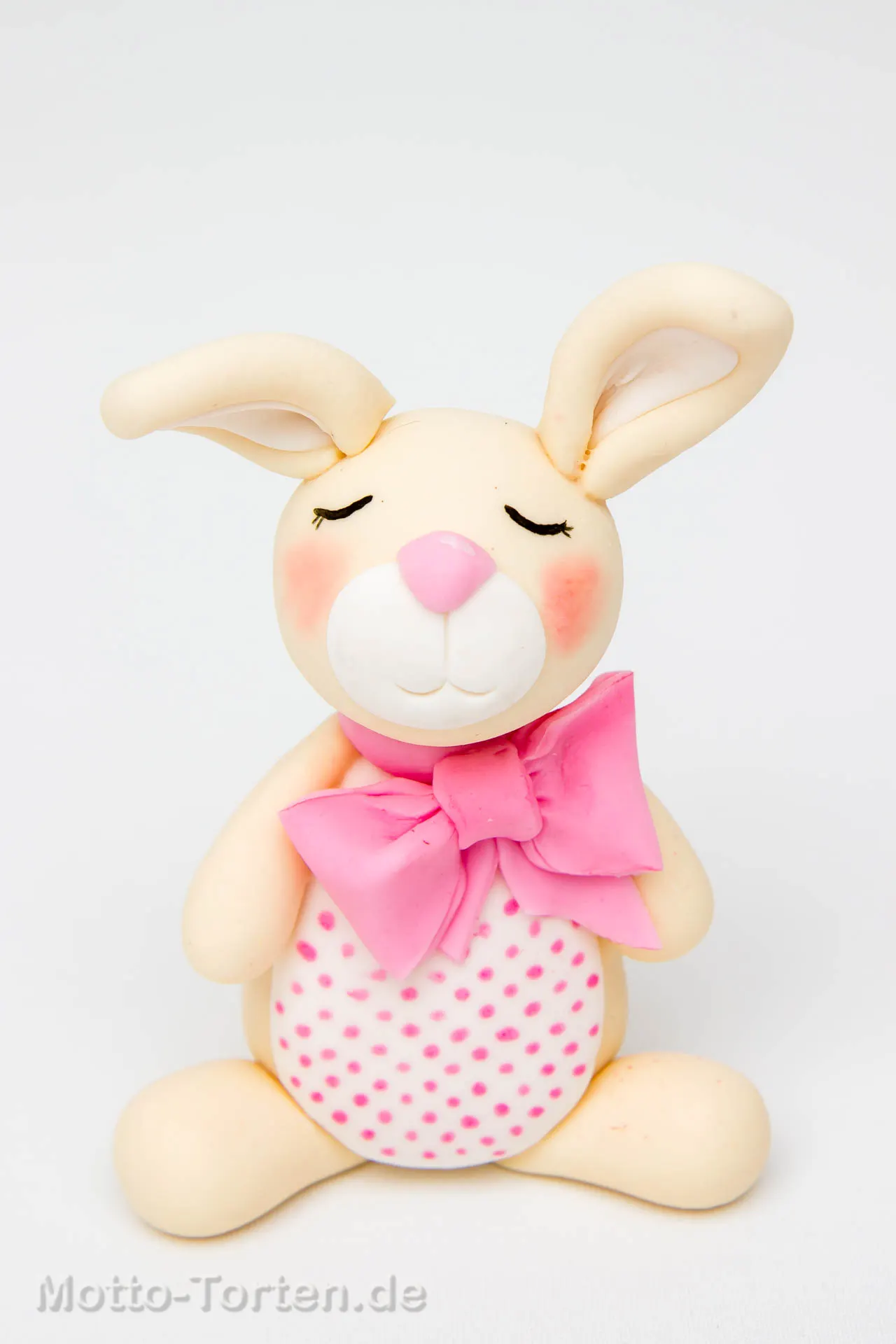 Handmodellierte Hasenfigur aus Fondant