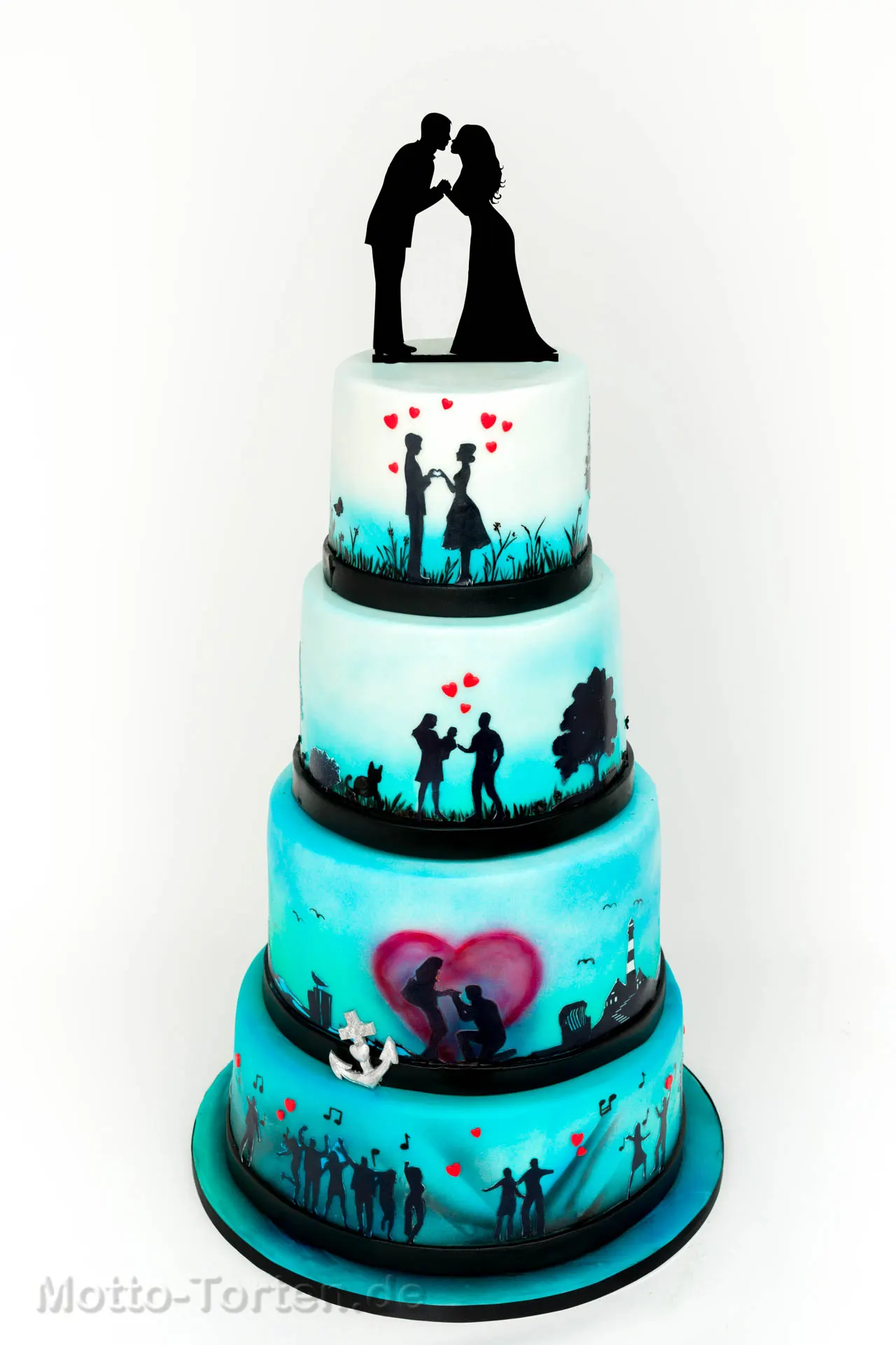 Hochzeitstorte mit Brautpaar-Silhouette als Tortentopper