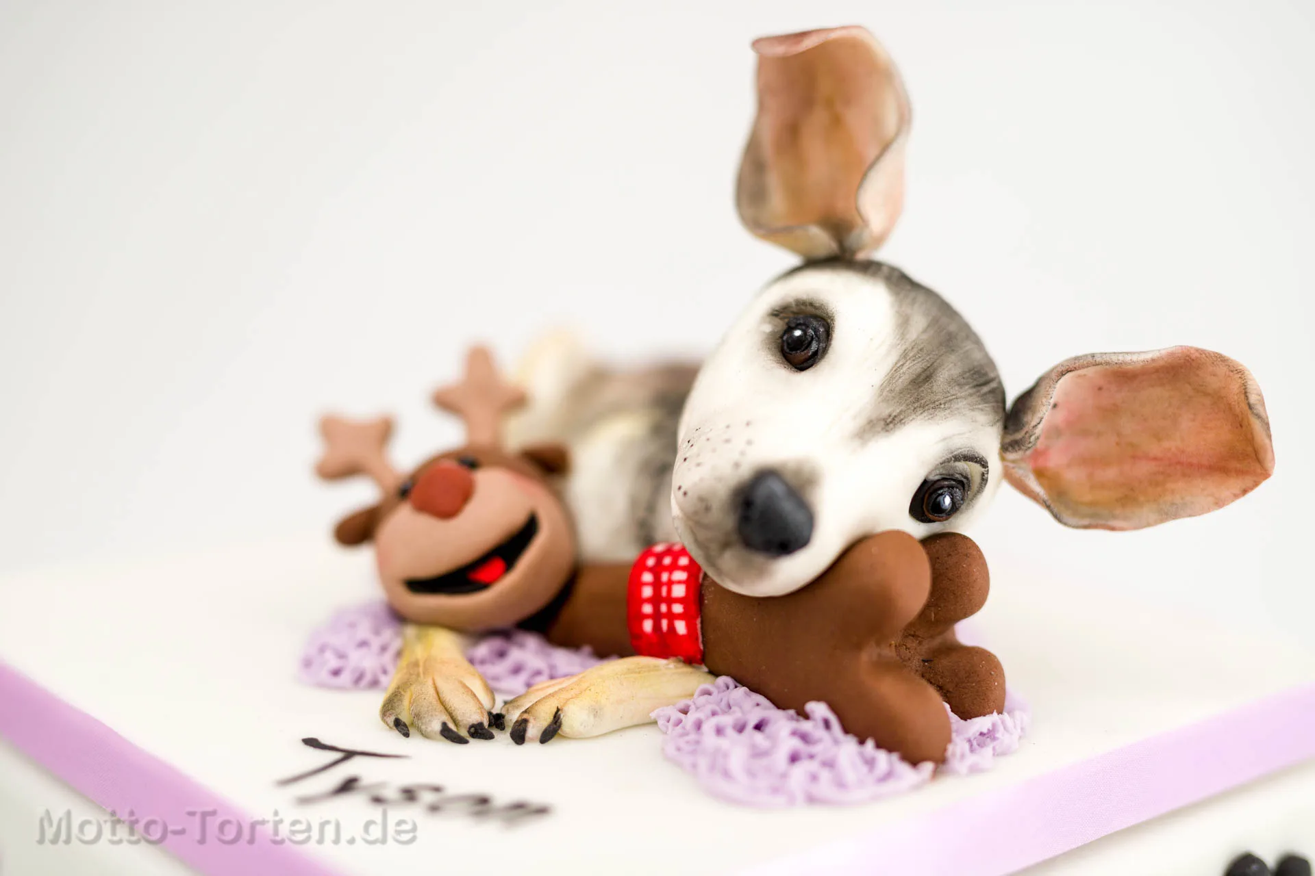 Plastisch modellierte 3D-Torte als Hund