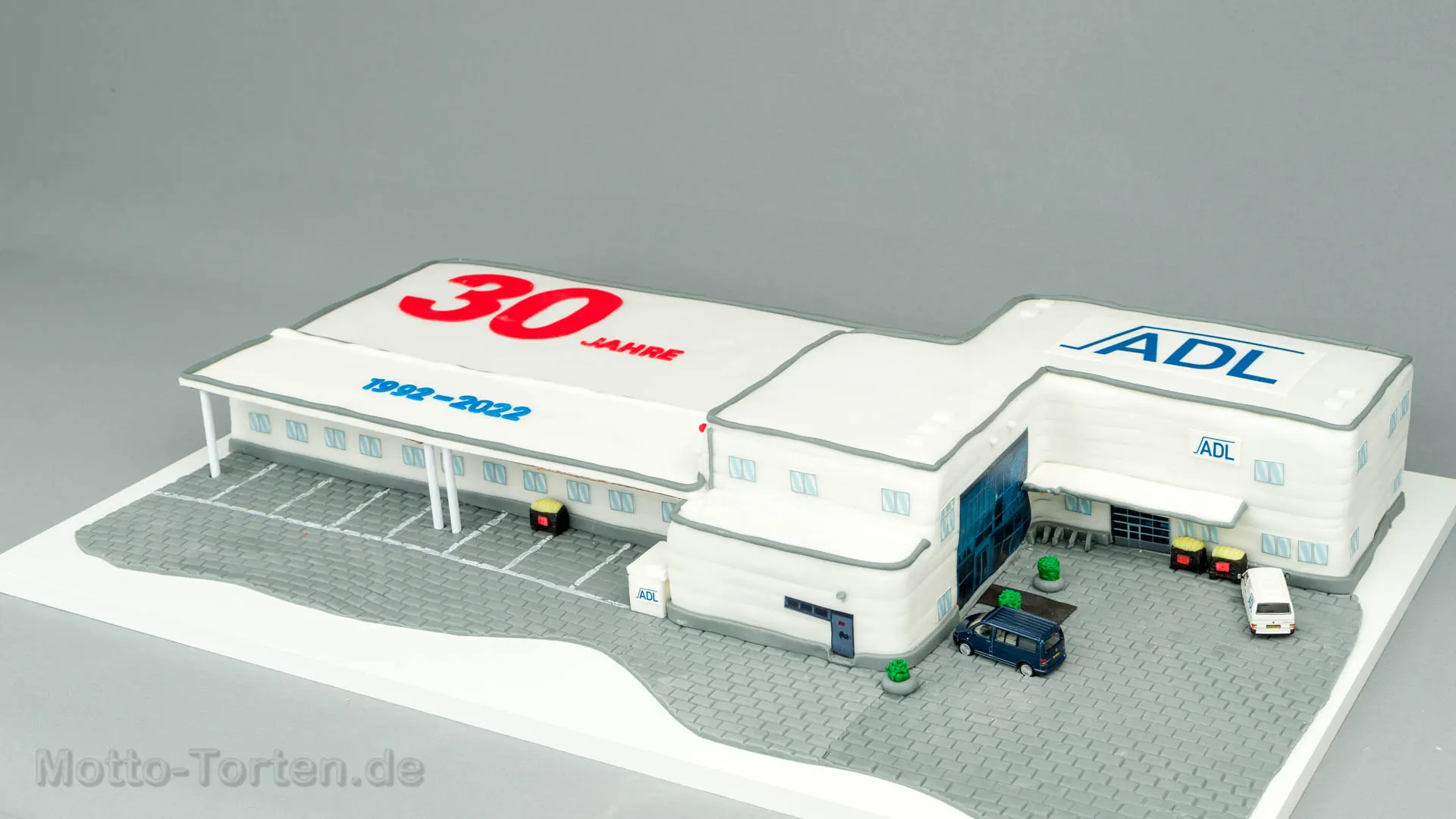 Firmentorte zum 30-jährigen Jubiläum