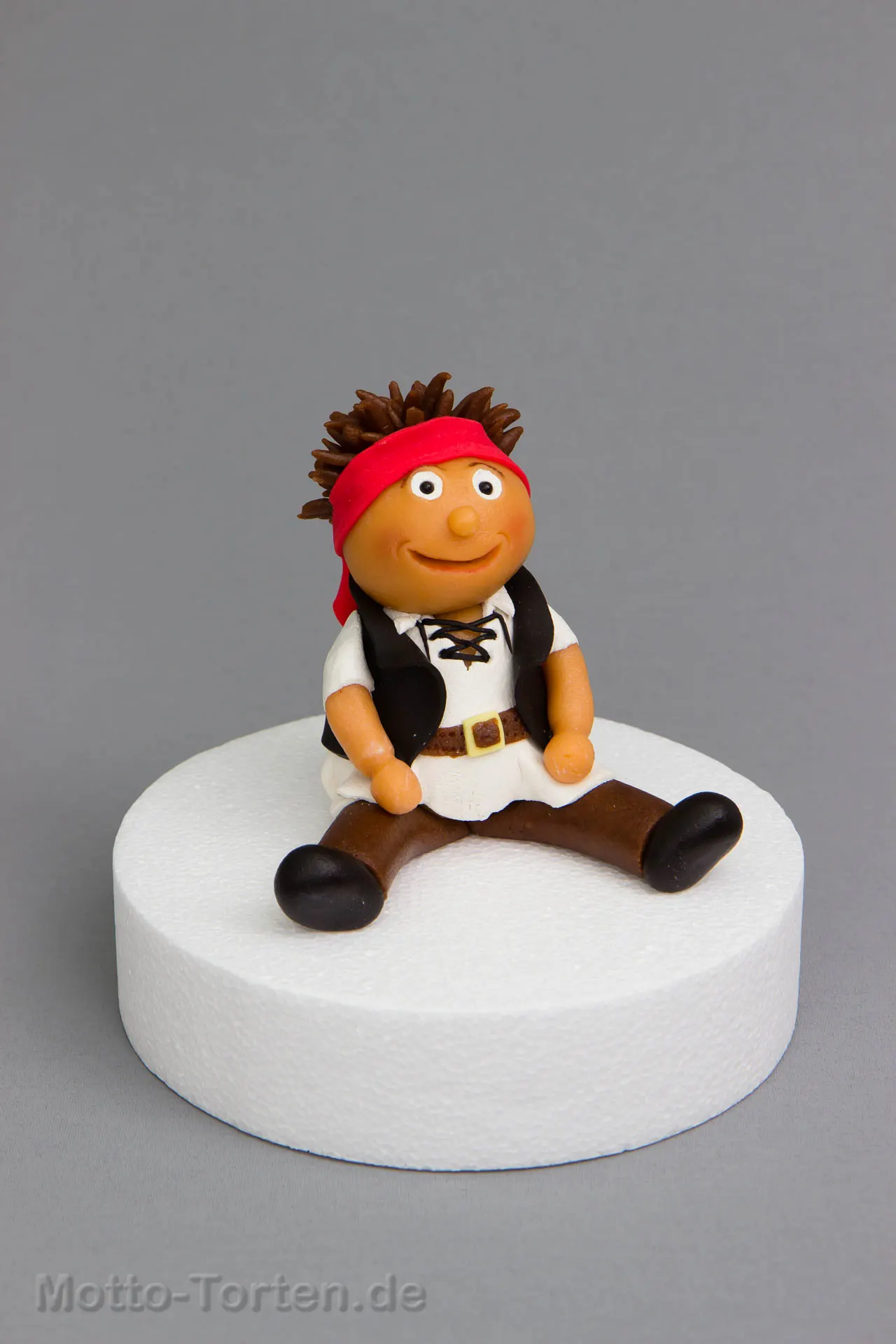 Handmodellierte Piraten-Figur aus Fondant