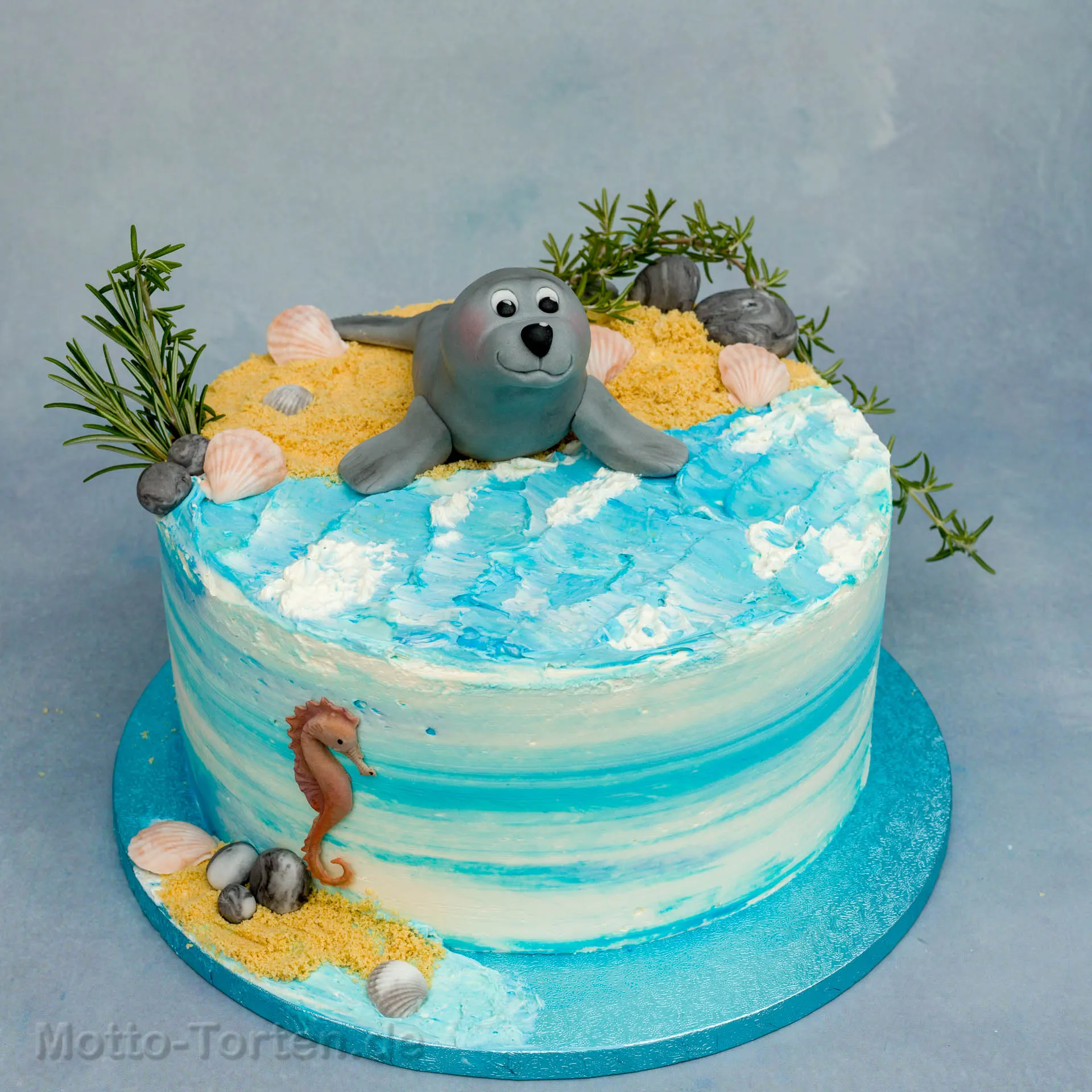 Buttercremetorte mit modellierter Robbe