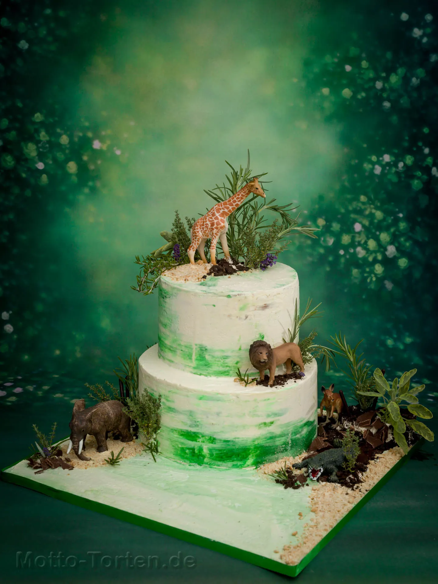 Buttercremetorte im Safari-Stil mit Tiermotiven