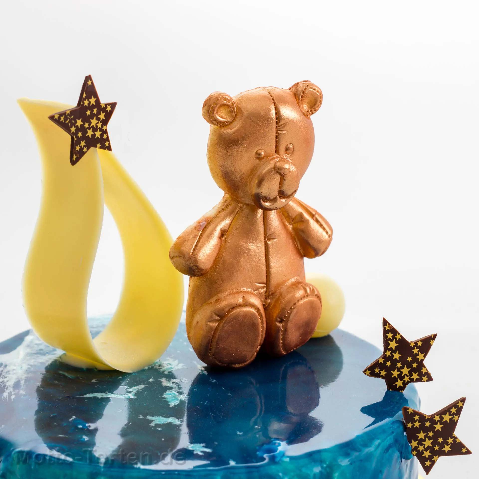 Goldener Teddy auf blauer Spiegelglasur