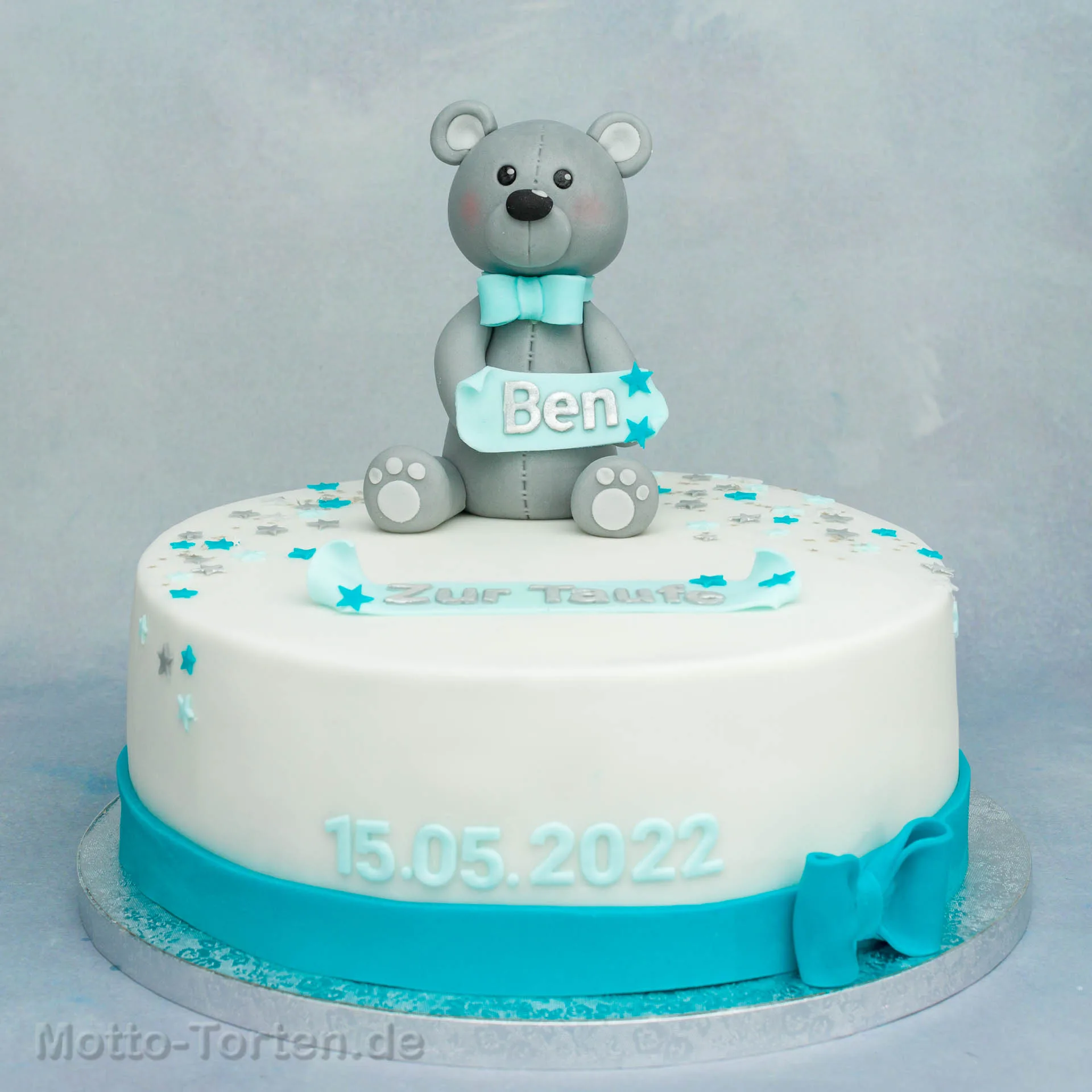 Tauftorte mit modelliertem Bärchen