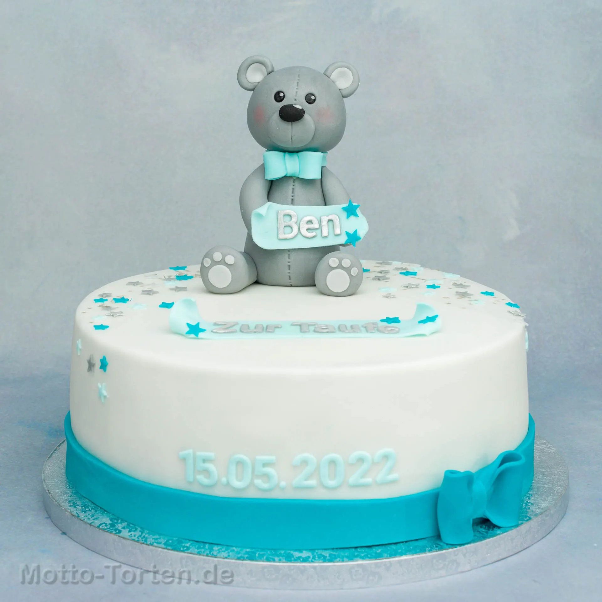 Tauftorte mit modelliertem Bärchen