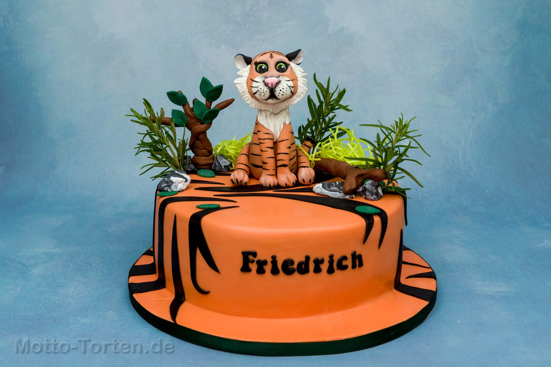 Geburtstagstorte mit modelliertem Tiger