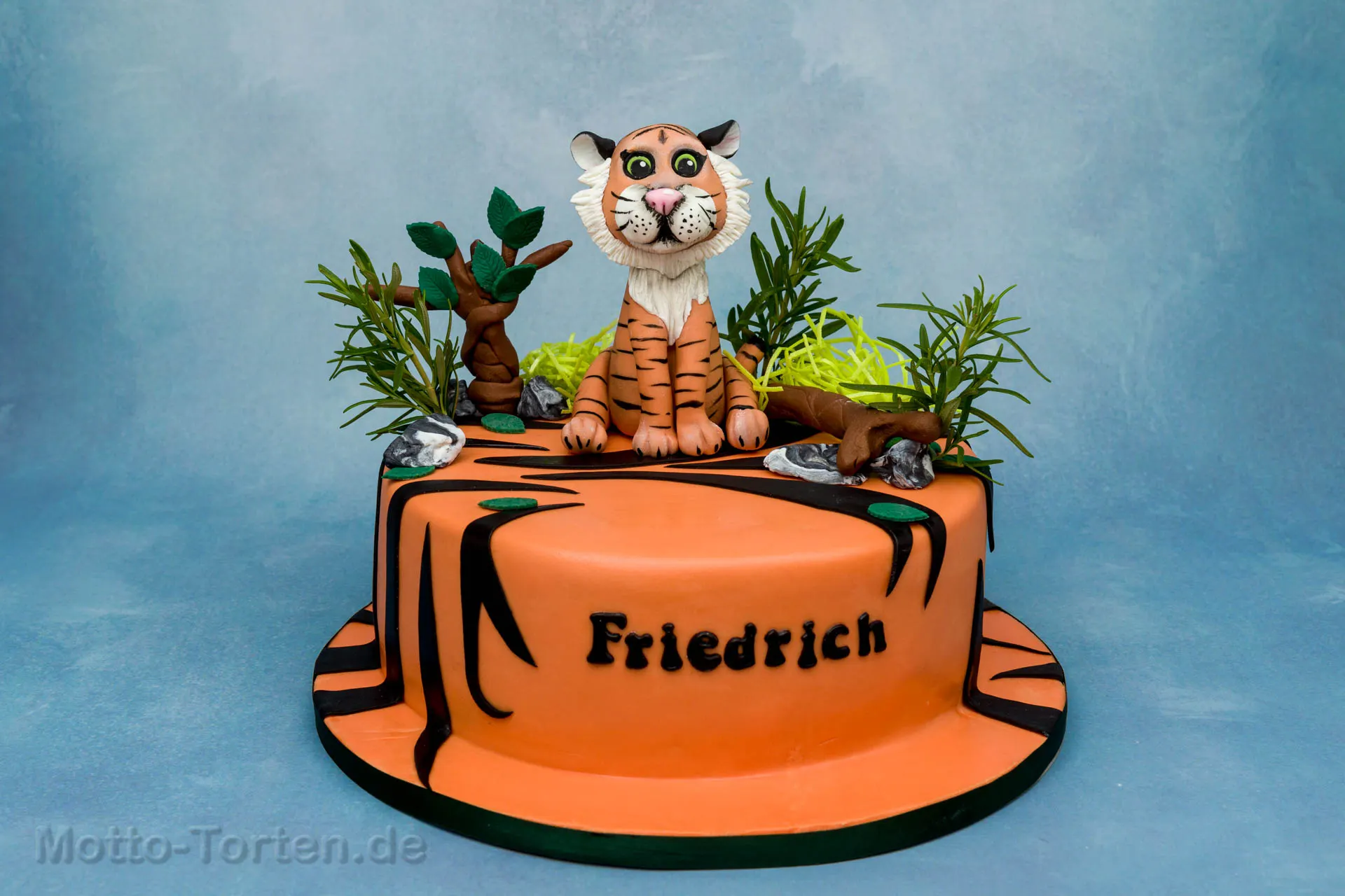 Geburtstagstorte mit modelliertem Tiger