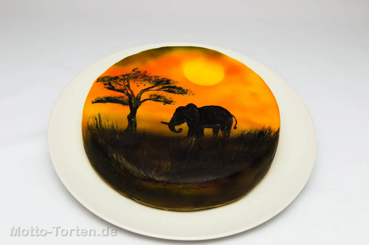 Torte mit gemaltem afrikanischem Sonnenuntergang, Akazie und Tiersilhouetten