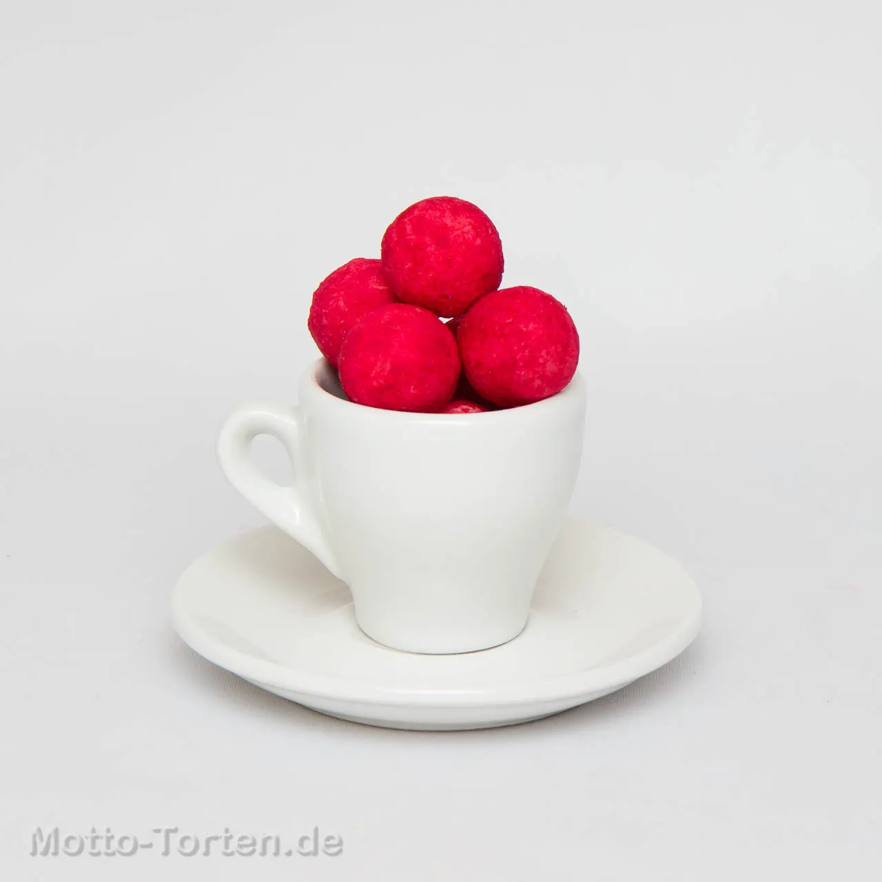 Himbeertrüffel mit dunklem Überzug, in rosa Himbeerpulver gerollt