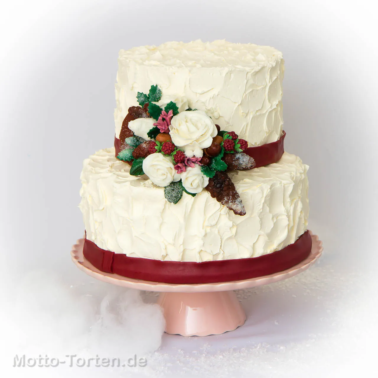 Hochzeitstorte mit cremefarbenen Rosen