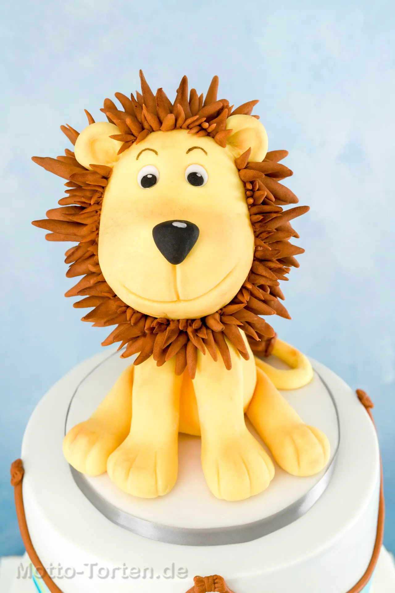 Babytorte mit modelliertem Löwen – Ansicht 2