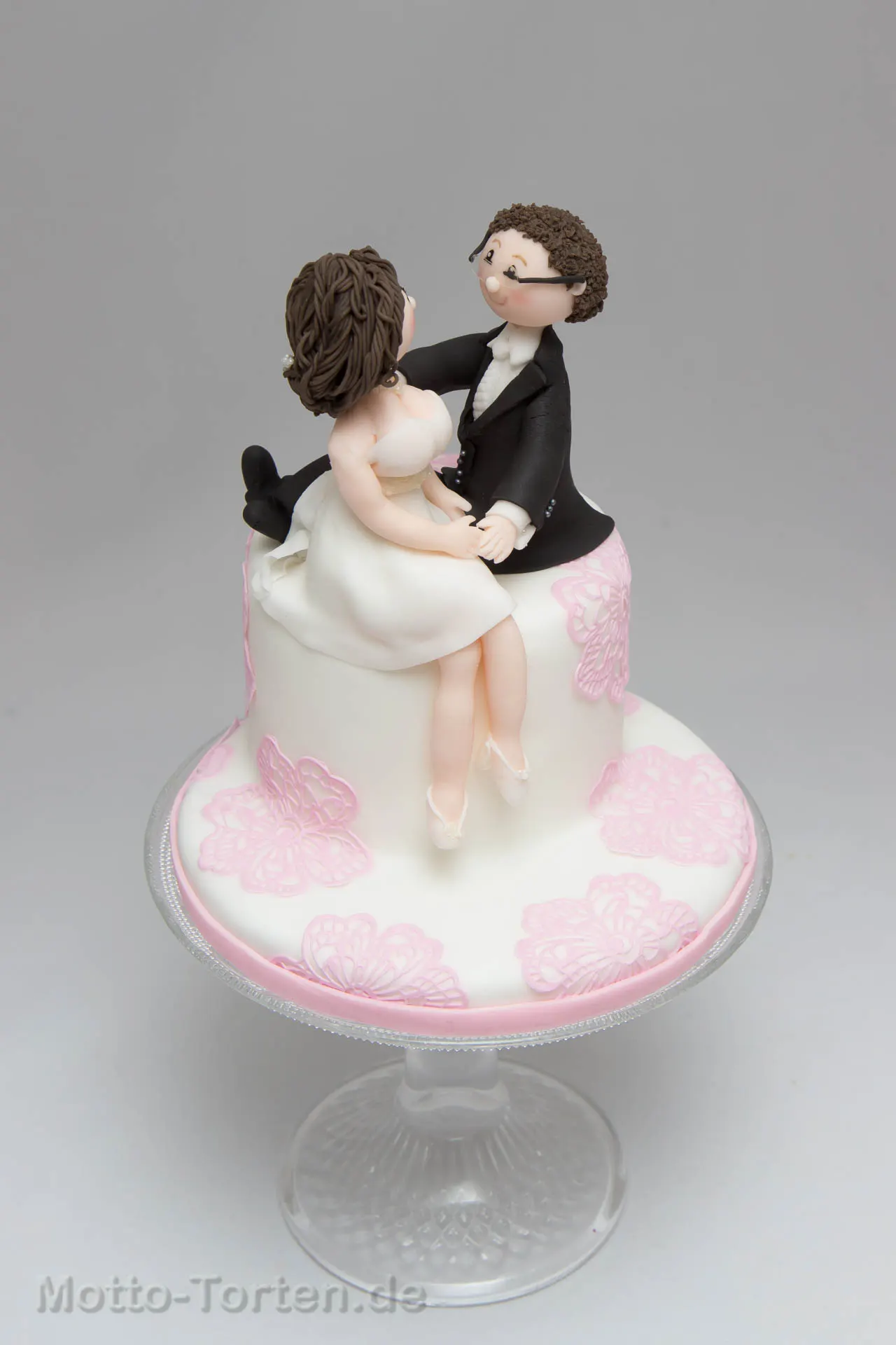 Verliebtes Brautpaar aus Fondant