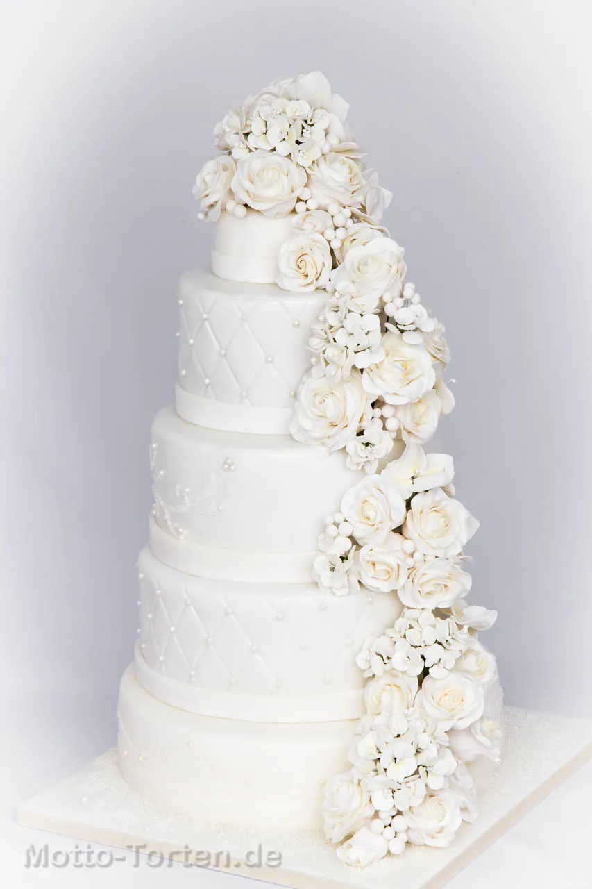 5 stöckige Hochzeitstorte mit Rosen und Hortensien