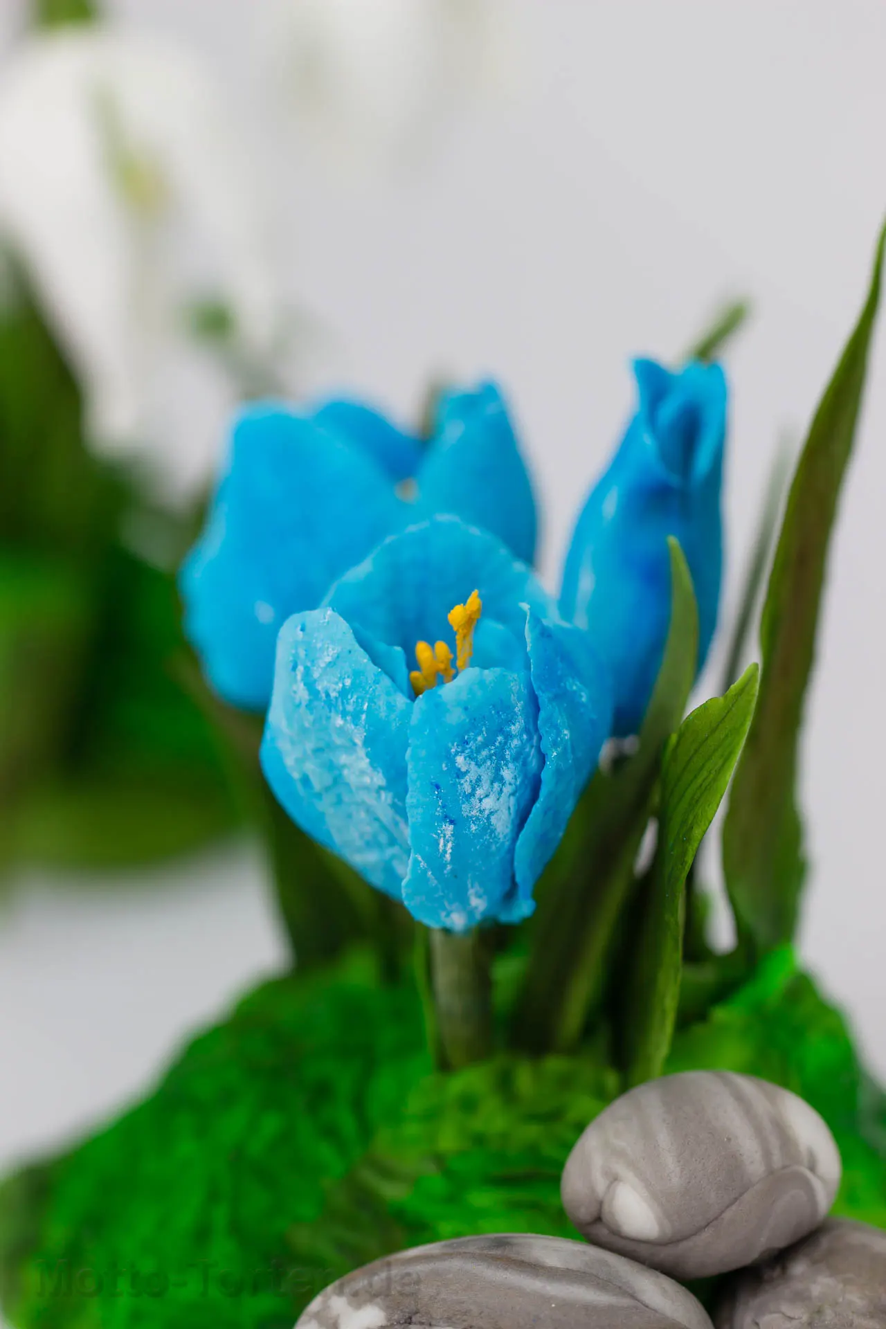 Krokus aus Blütenpaste modelliert