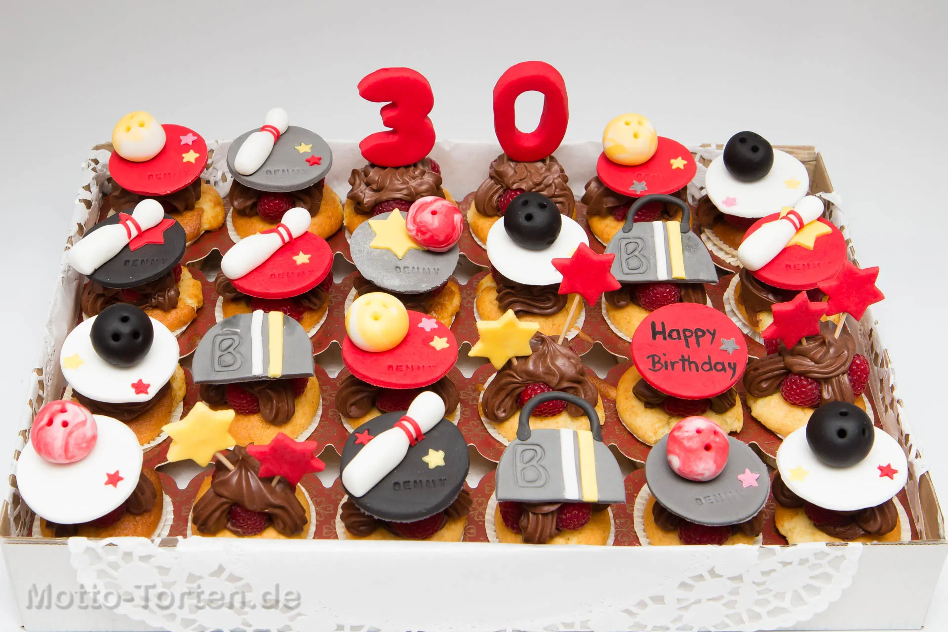 Bowling Cupcakes