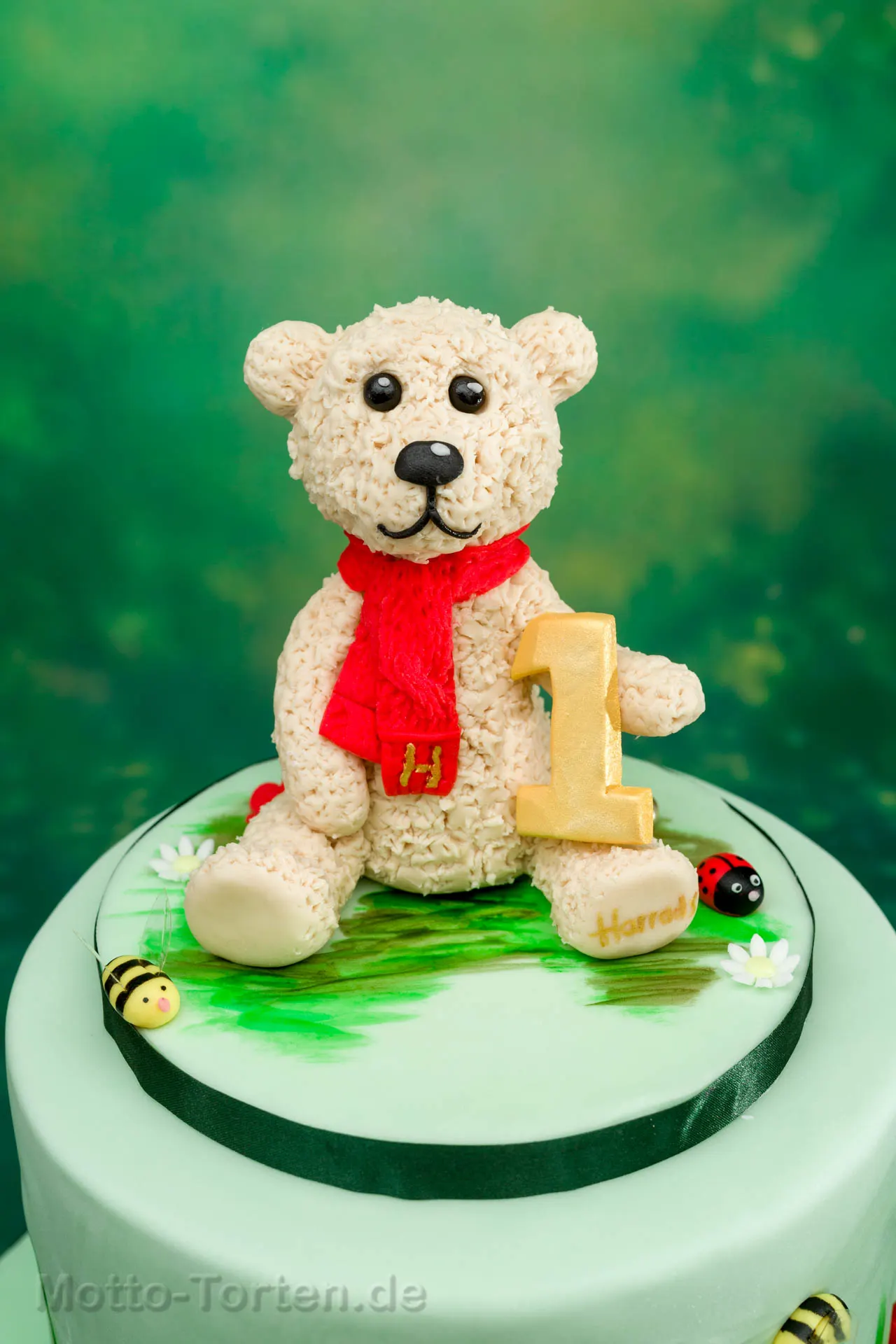 Babytorte mit modelliertem Teddybär – Ansicht 2