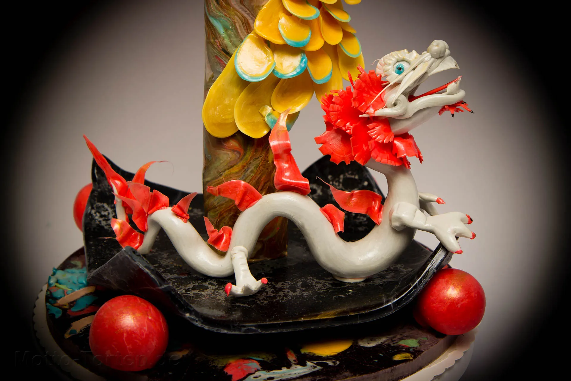 Zuckerfigur Drache aus geblasenem und gezogenem Zucker