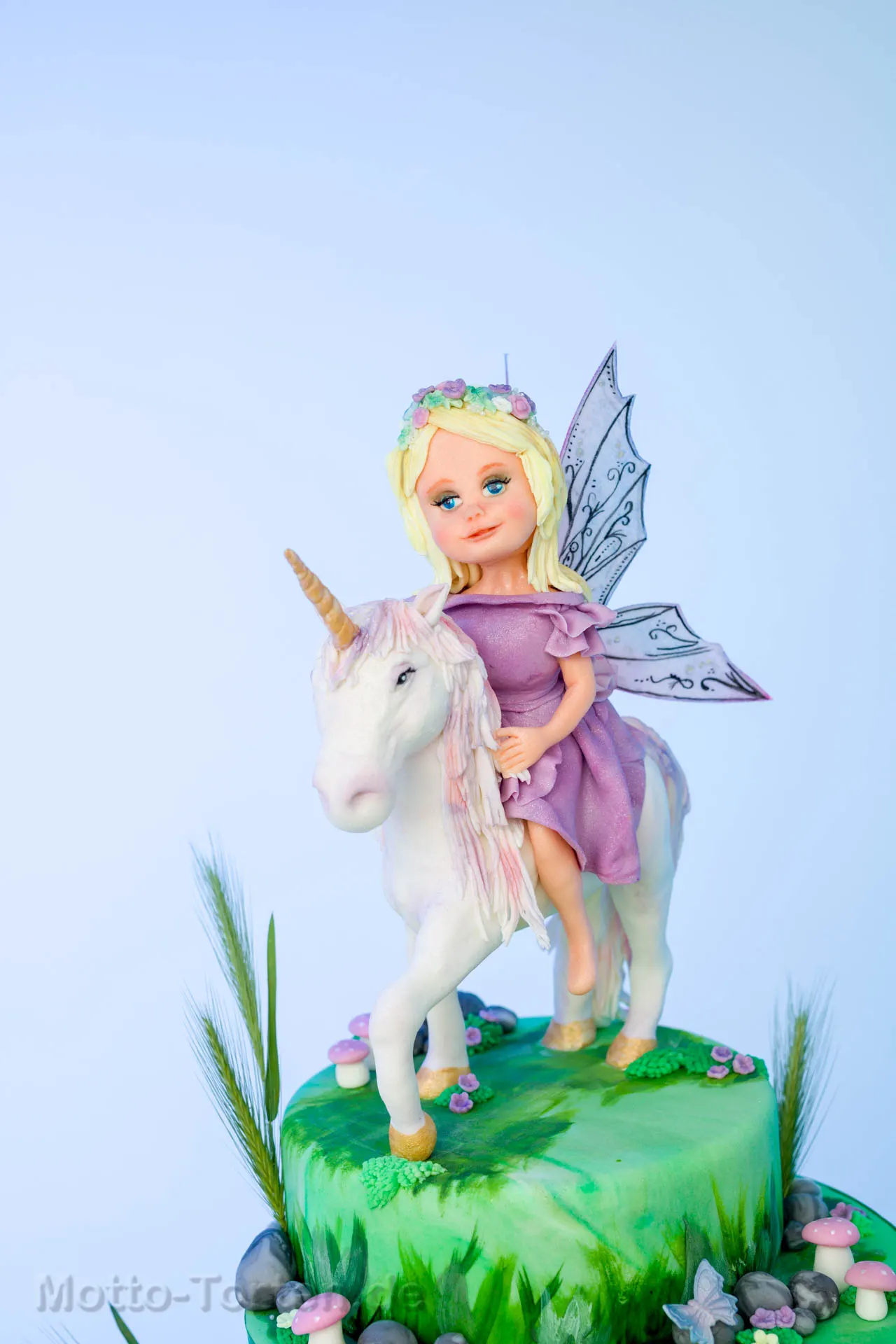 Elfe und Einhorn aus Fondant