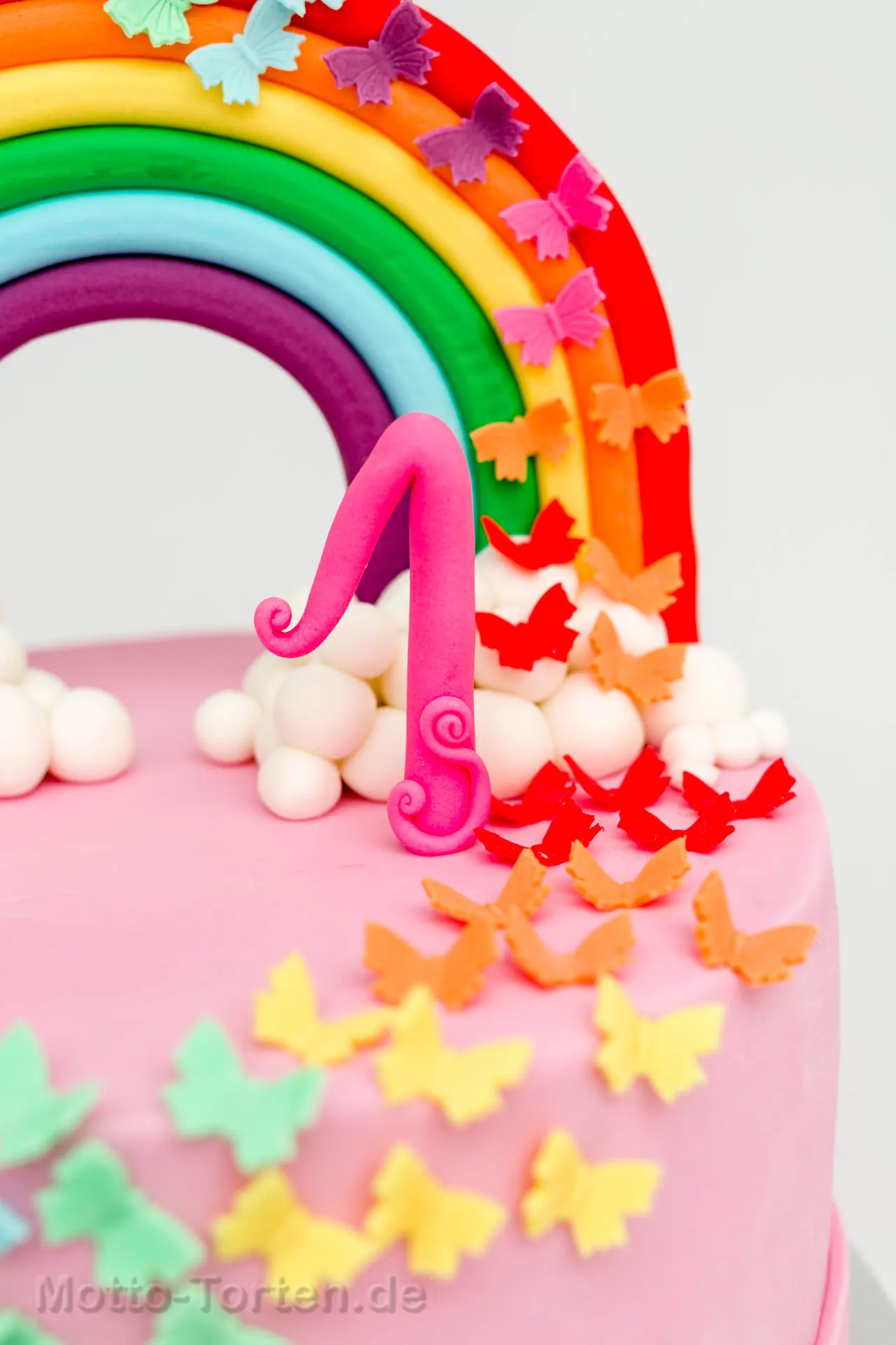 Zahl aus Fondant modelliert
