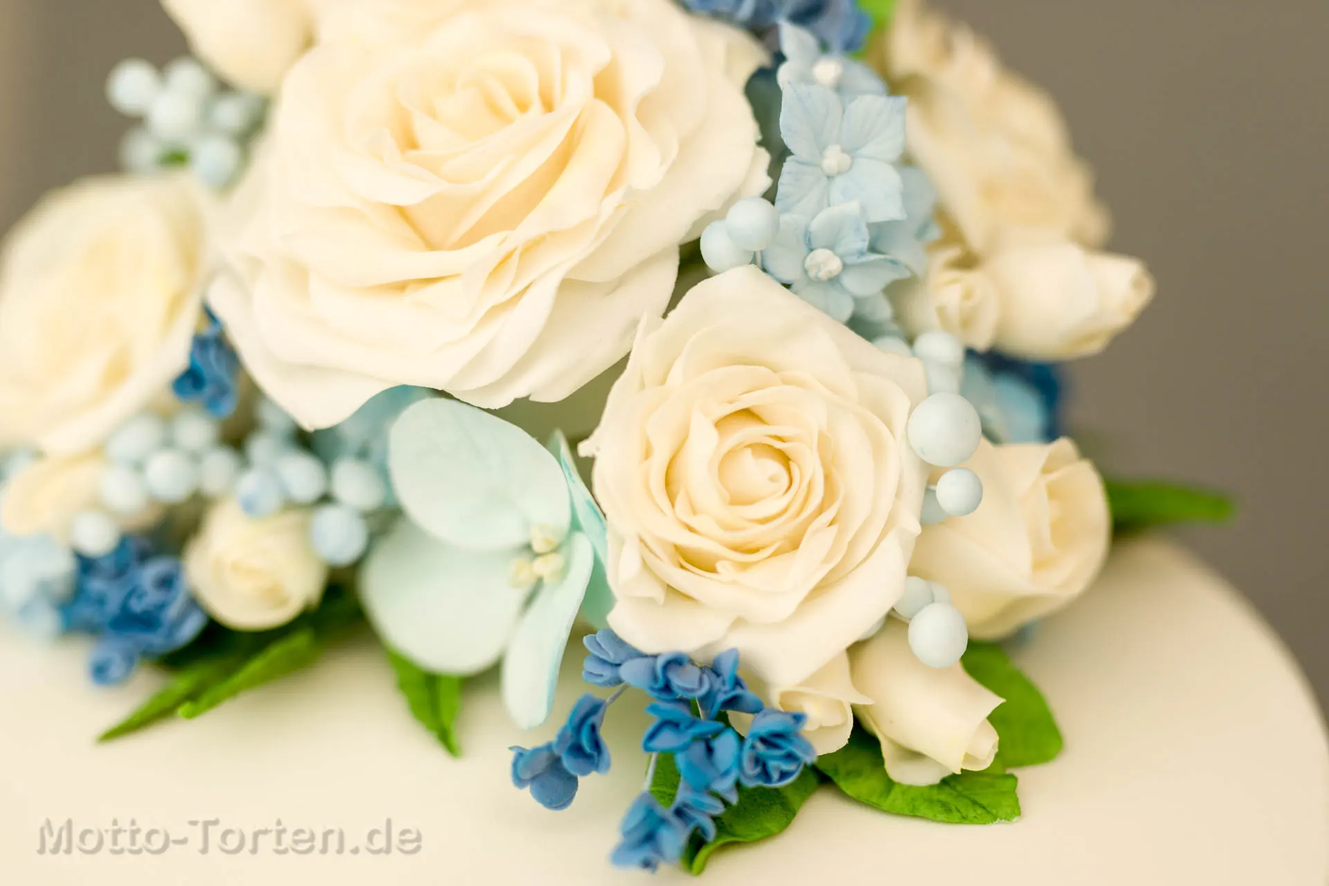 Blumenbouquet aus Blütenpaste