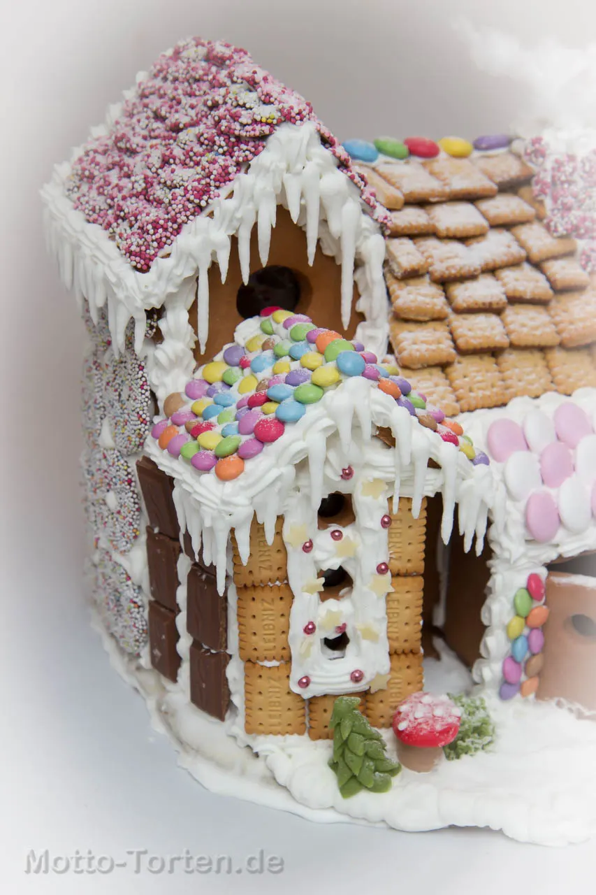 Lebkuchenhaus mit Süßigkeiten