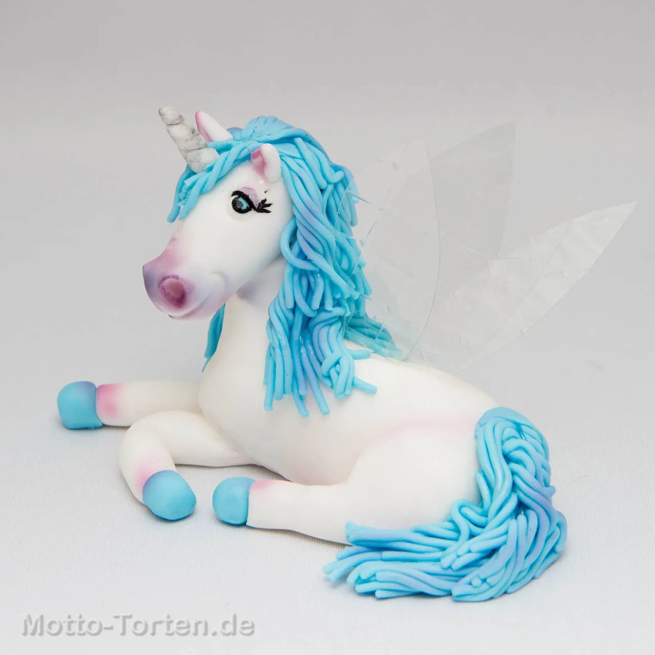 Weißes Einhorn aus Fondant