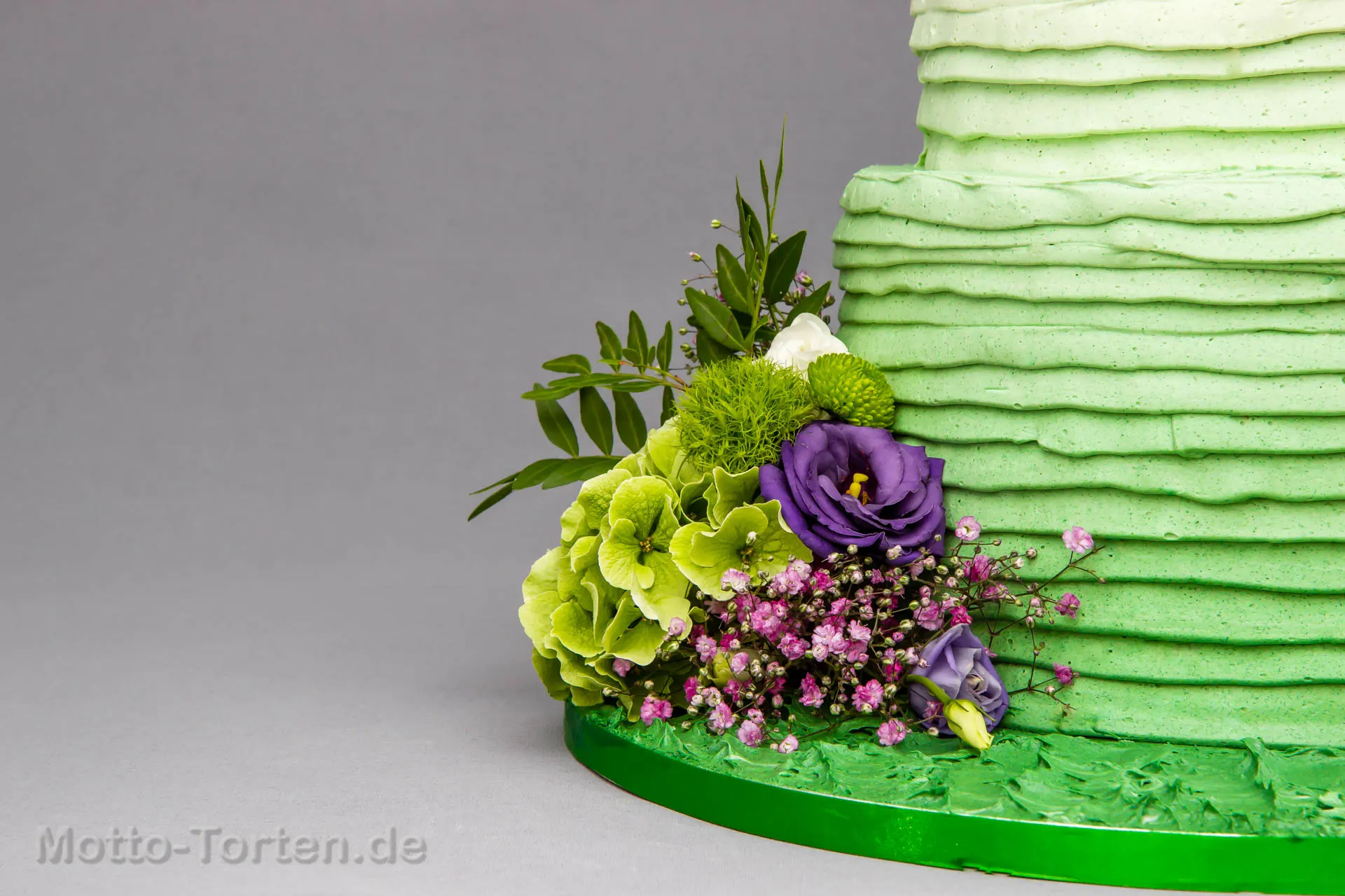 Grüne Hochzeitstorte im ombre Look
