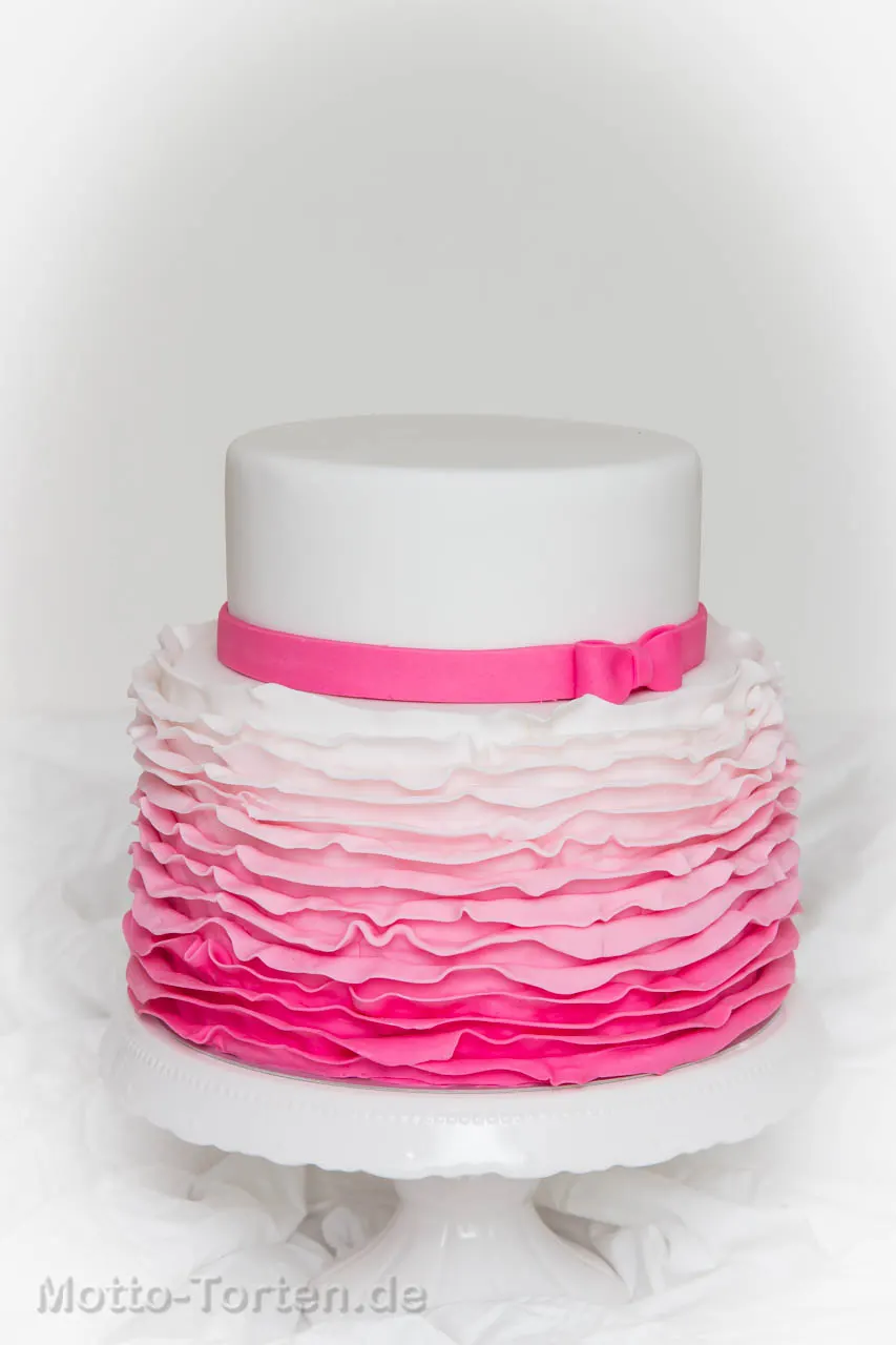 Hochzeitstorte mit Rüschen im ombre Stil