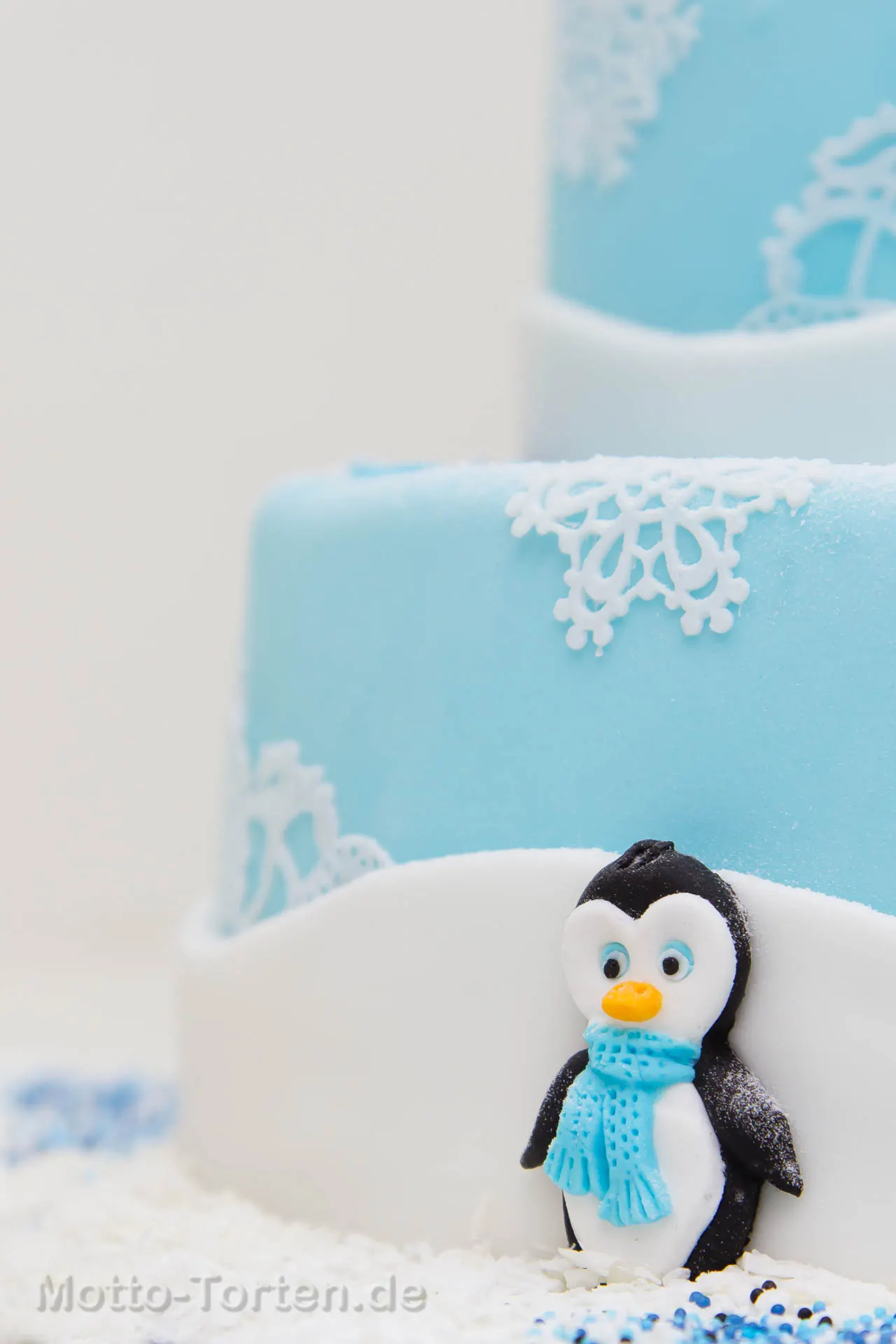 Pinguin im Schnee Kindertorte