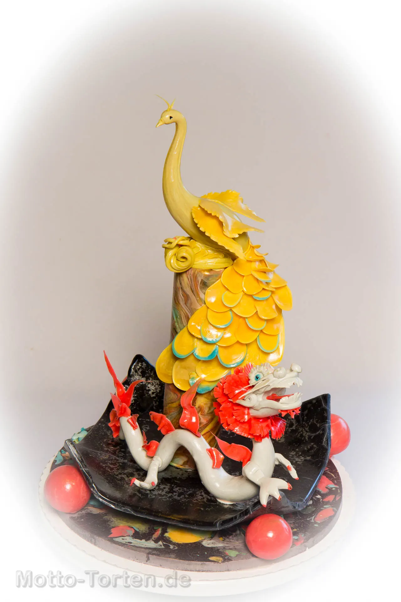 Zuckerfigur Glücksdrache aus geblasenem Zucker