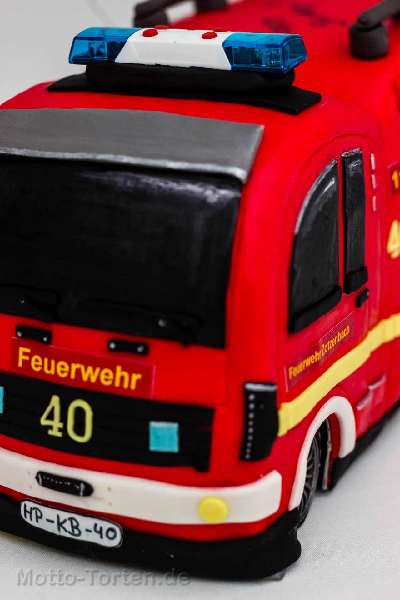 Blaulicht, Dachaufbau und Rollläden von nahem