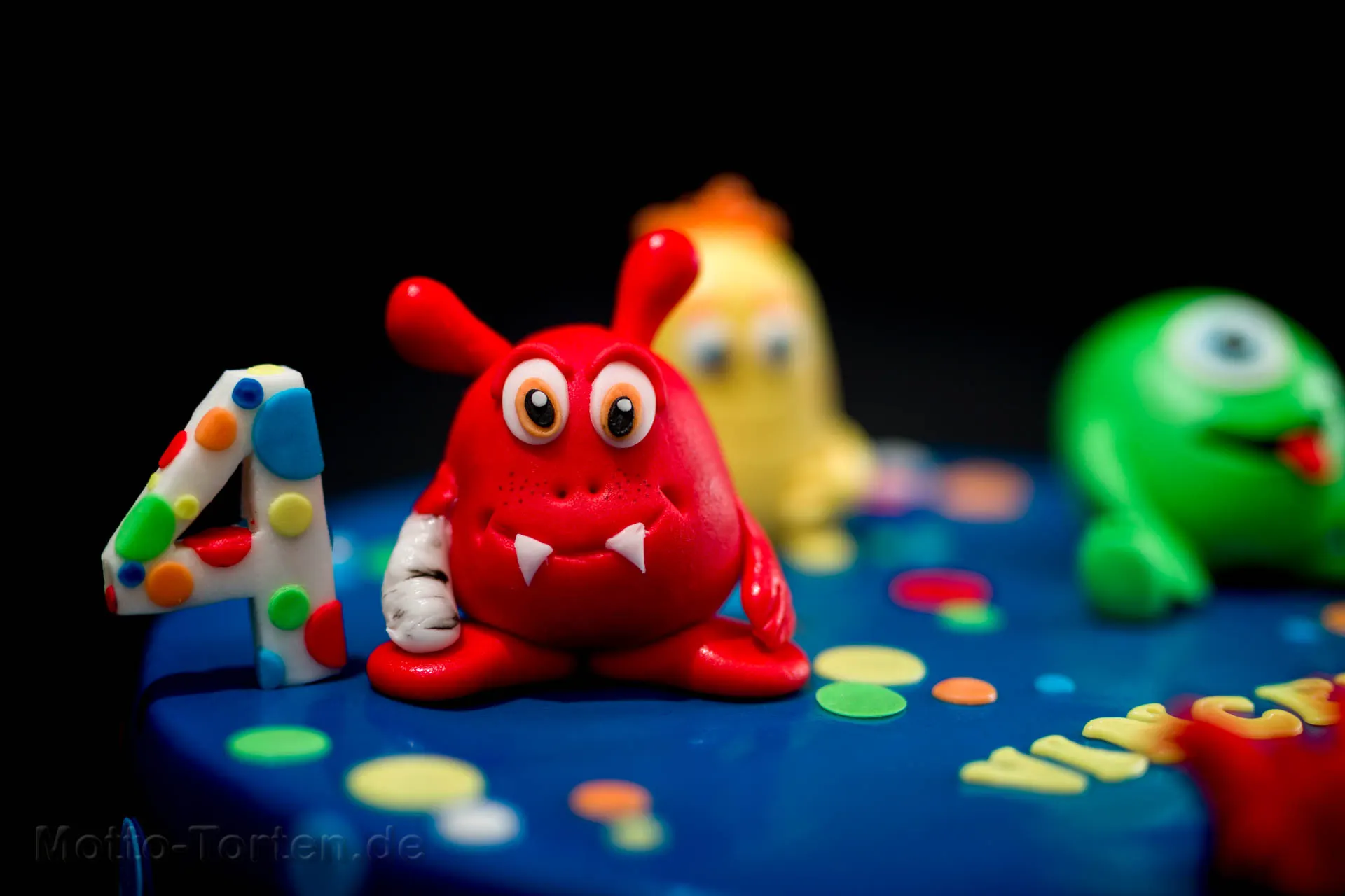 Rotes Monster aus Fondant