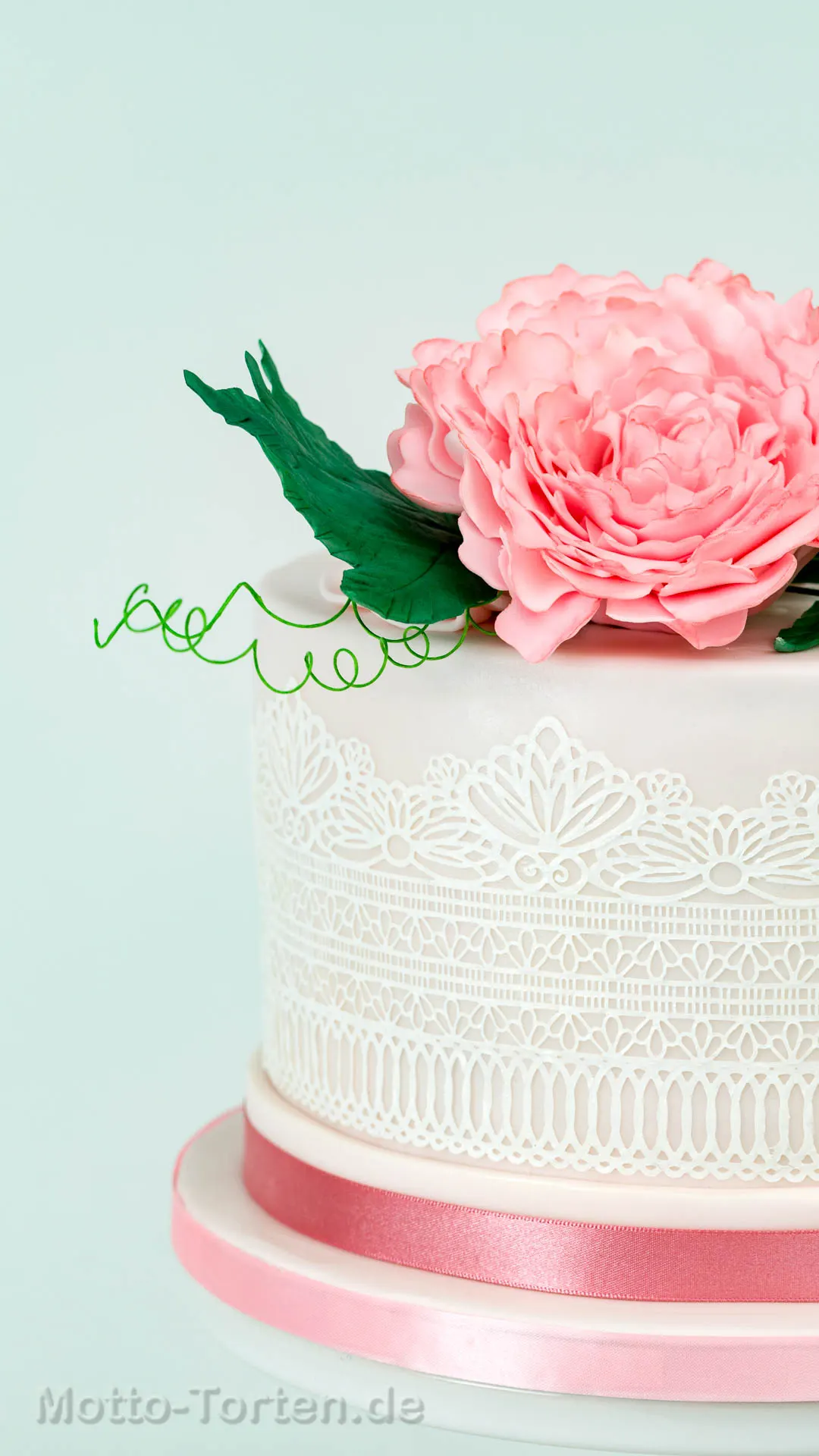 Torte mit essbarer Spitze