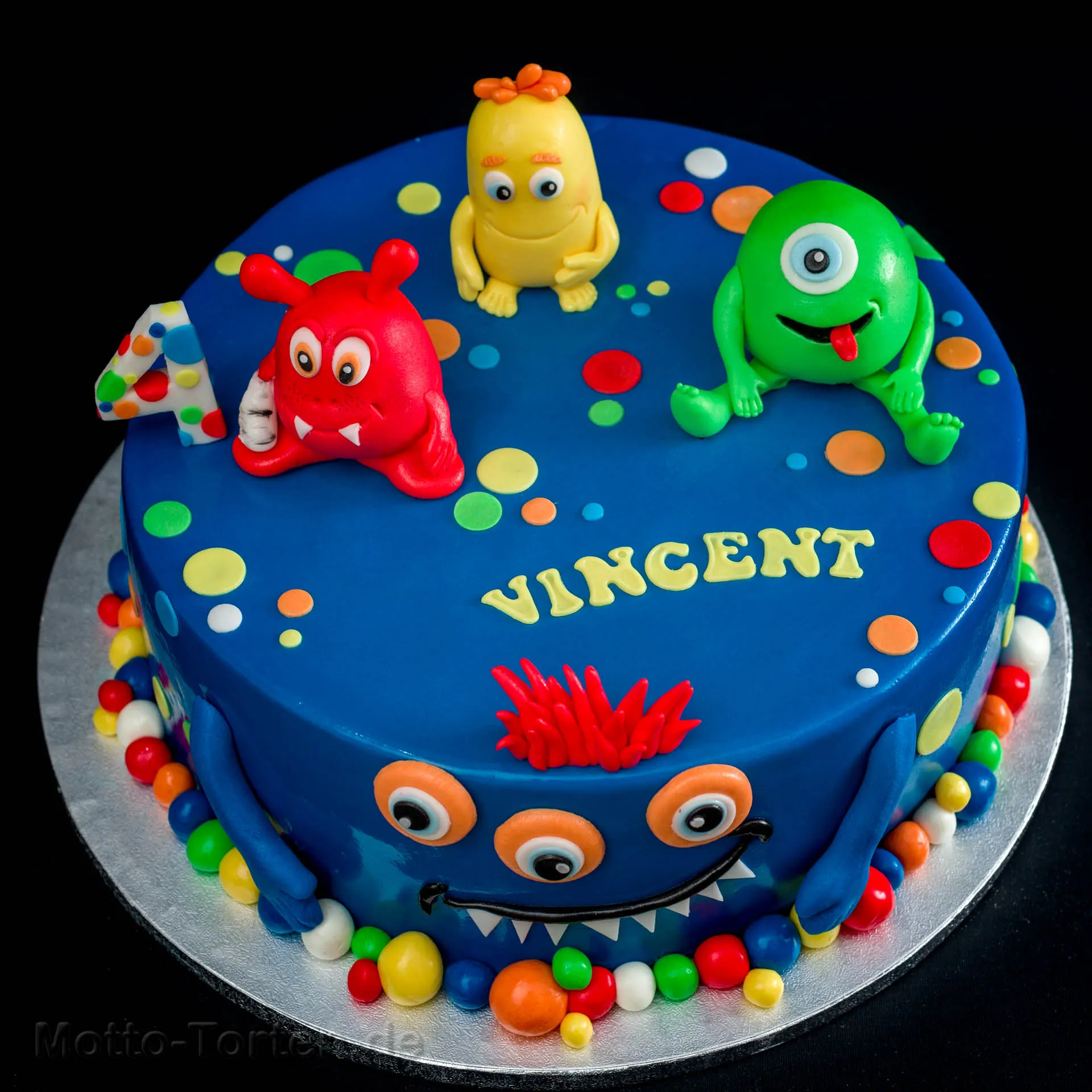 Vegane Geburtstagstorte mit Fondant