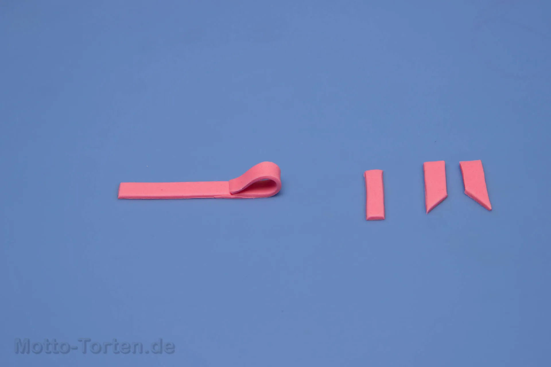 Fondantschleife rechte Seite umgeschlagen