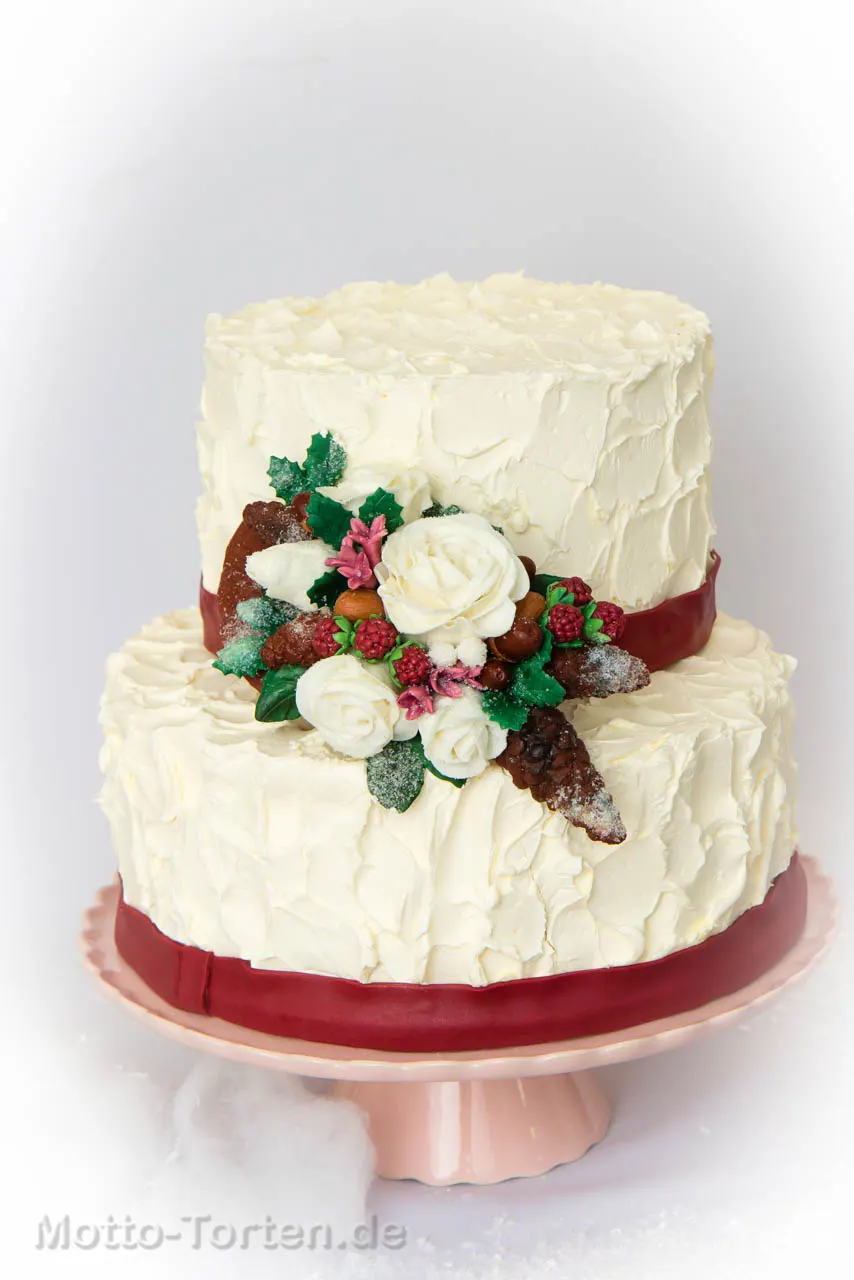 Winterhochzeitstorte ohne Fondantüberzug