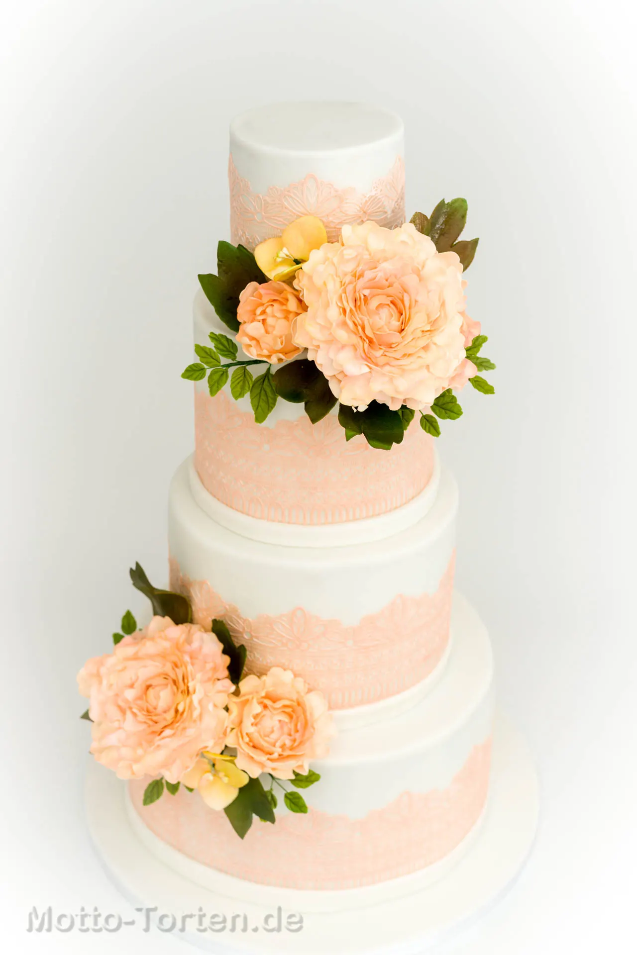 Hochzeitstorte Pfingstrose mit essbarer Spitze