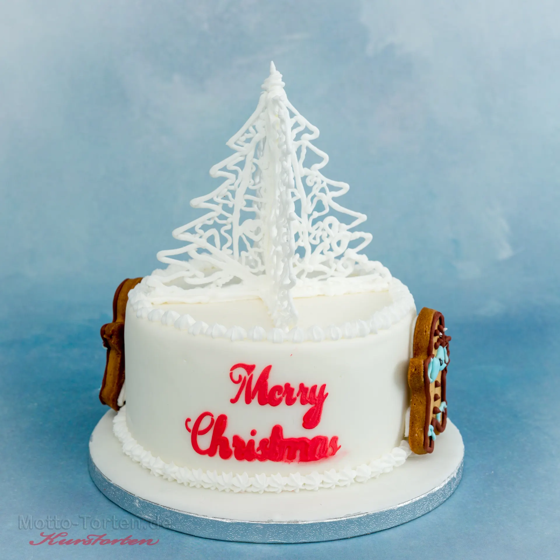 Torte mit filigranem Royal-Icing-Dekor aus dem Icingkurs